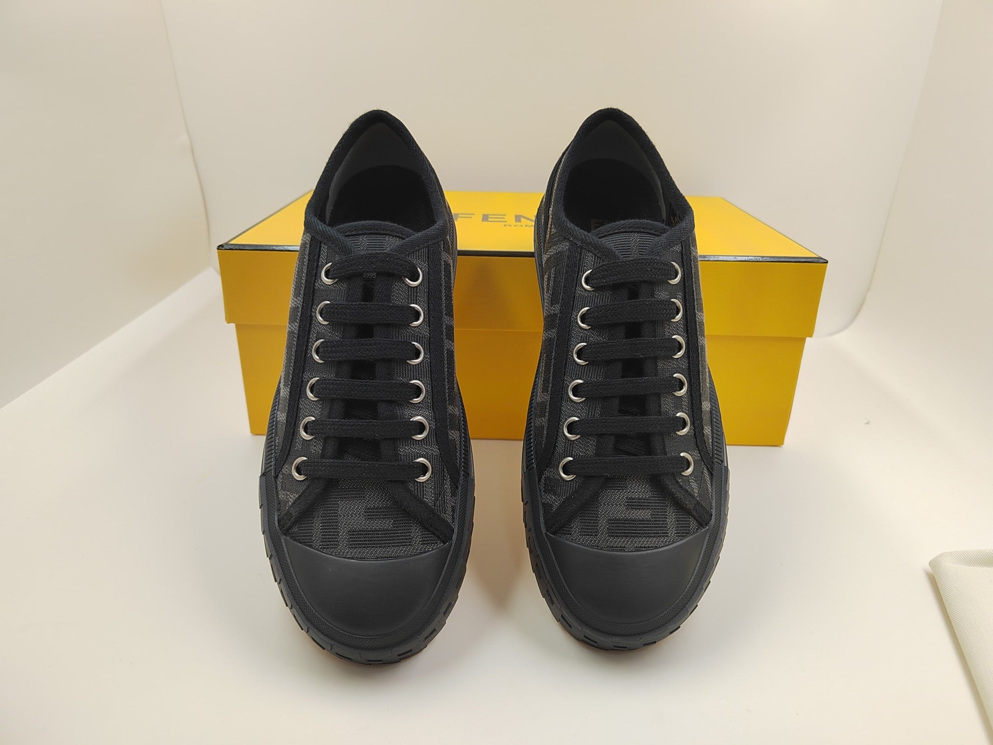 FENDI sneakers 4