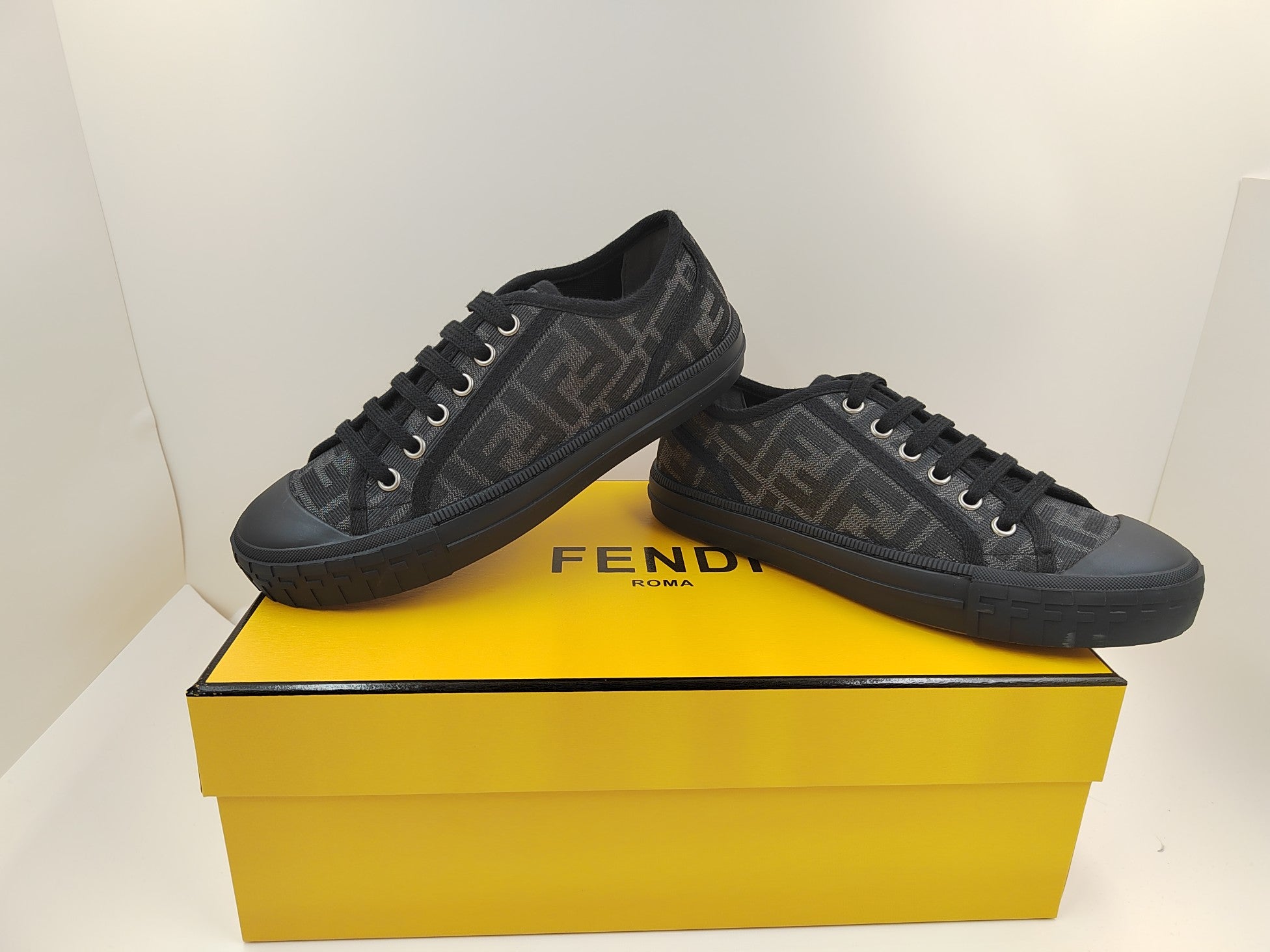 FENDI sneakers 4