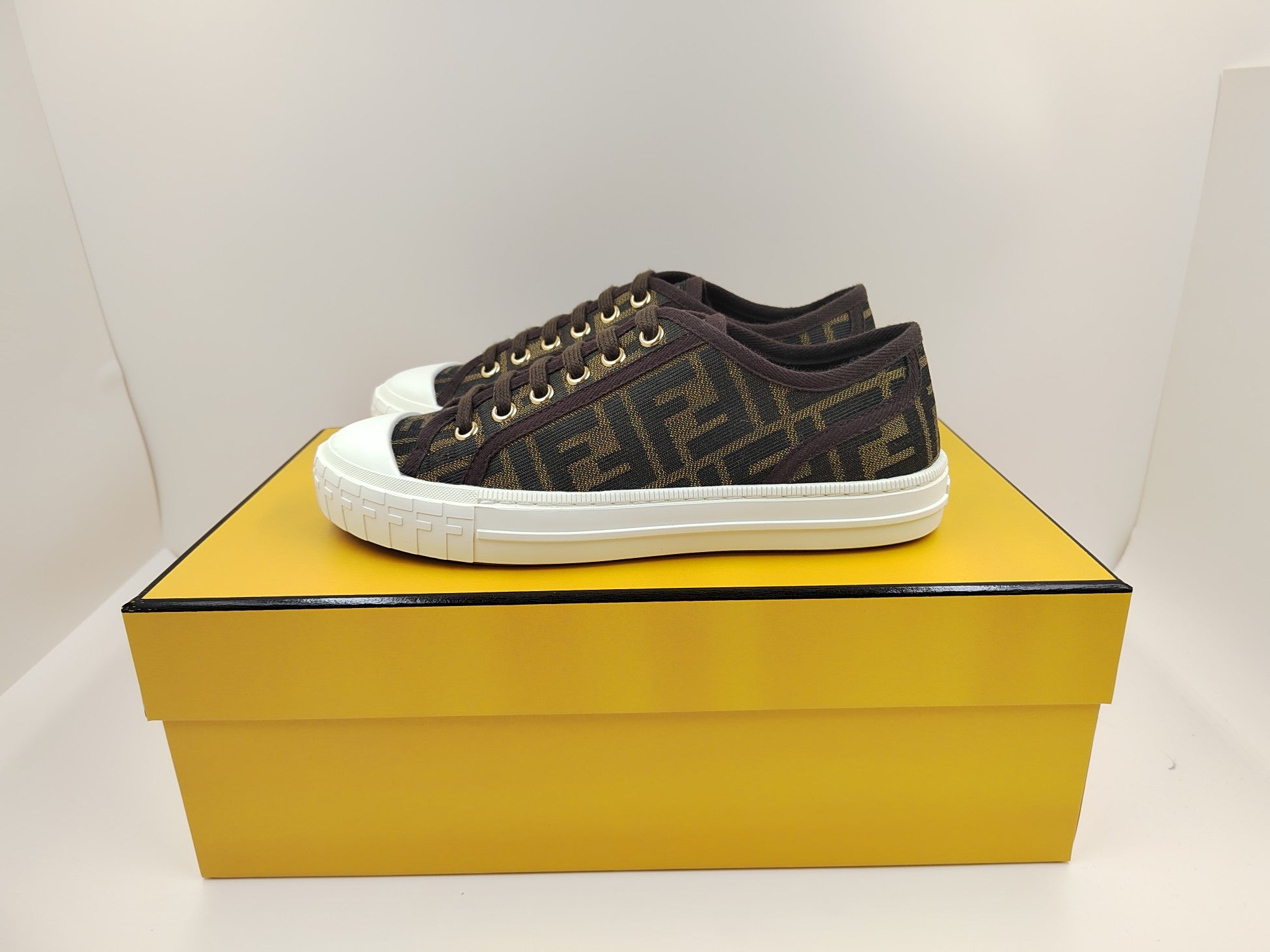 FENDI sneakers 5
