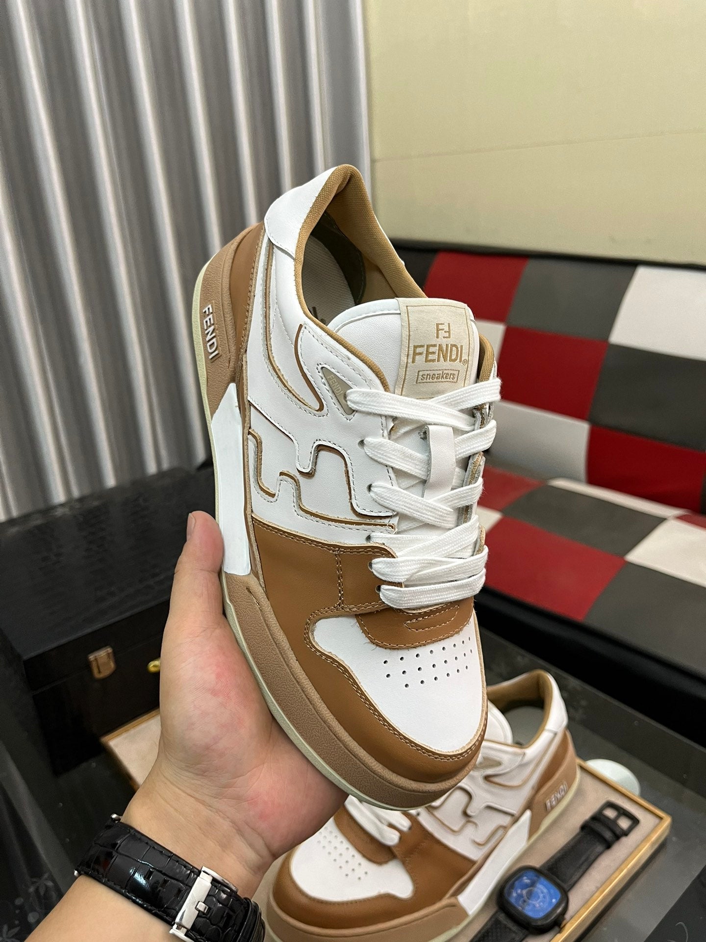 FENDI sneakers 33