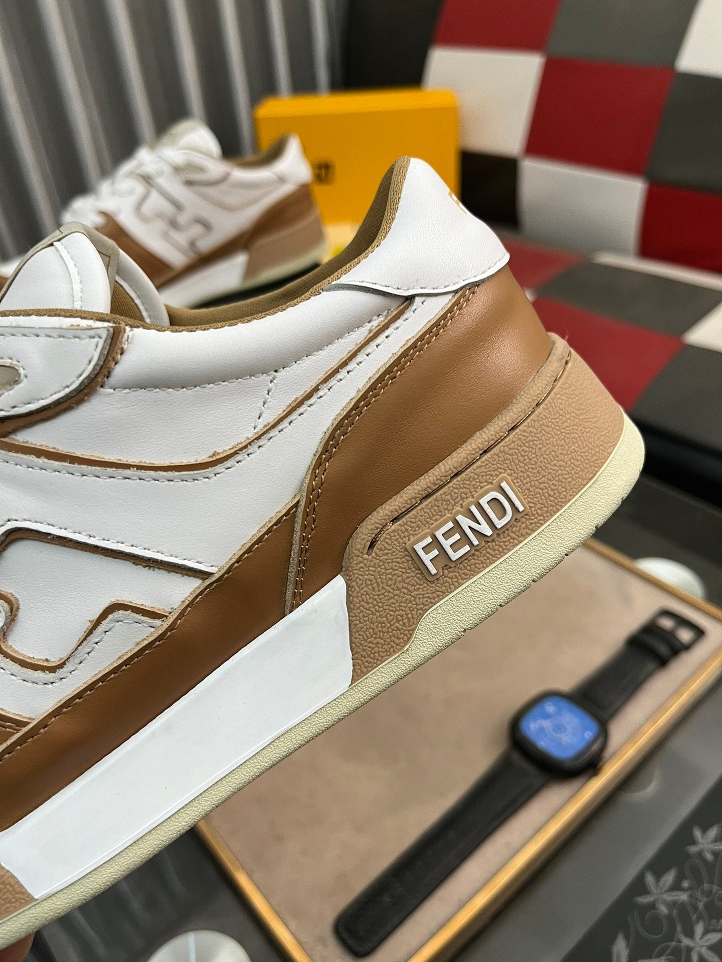 FENDI sneakers 33