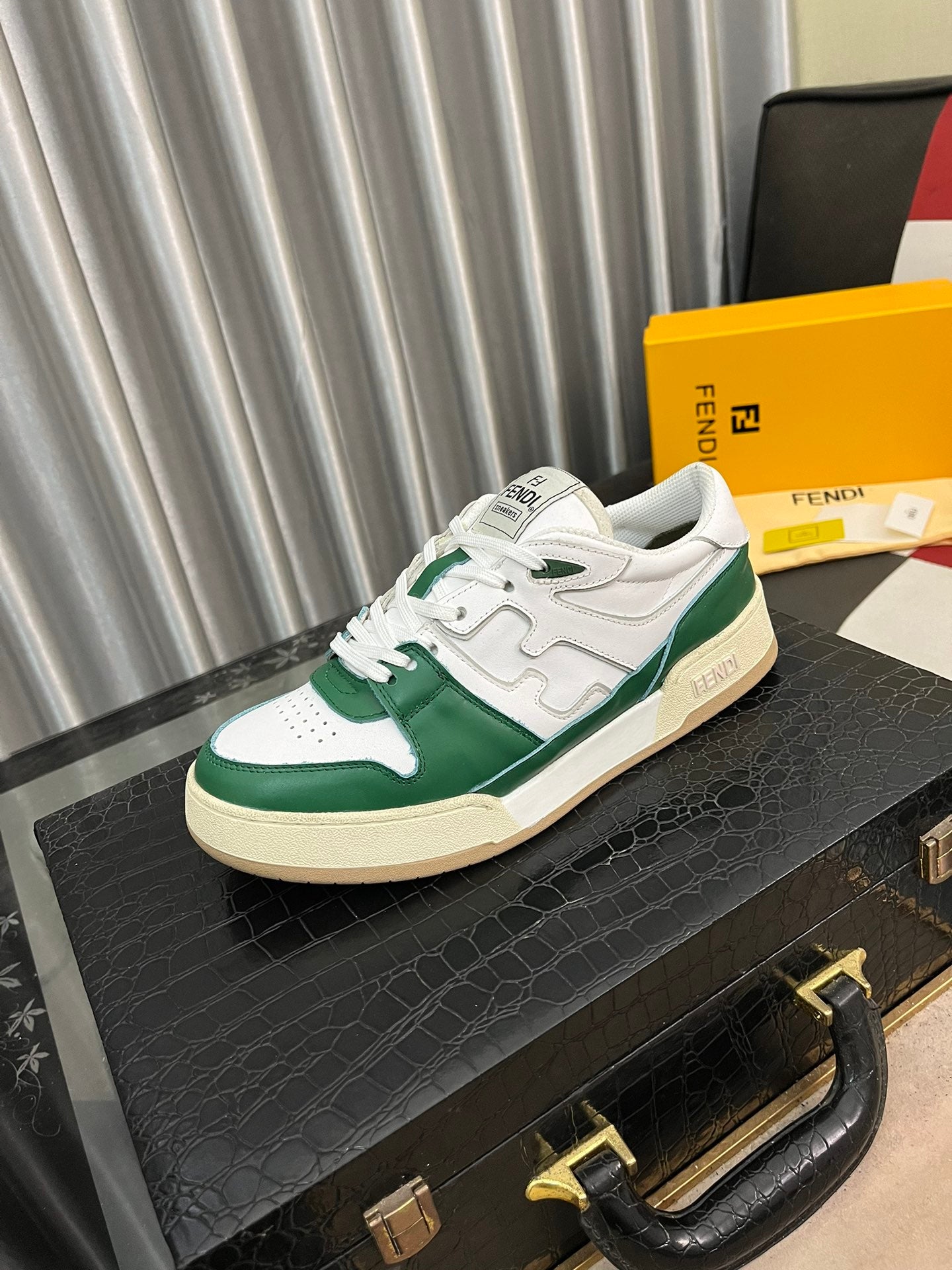 FENDI sneakers 34