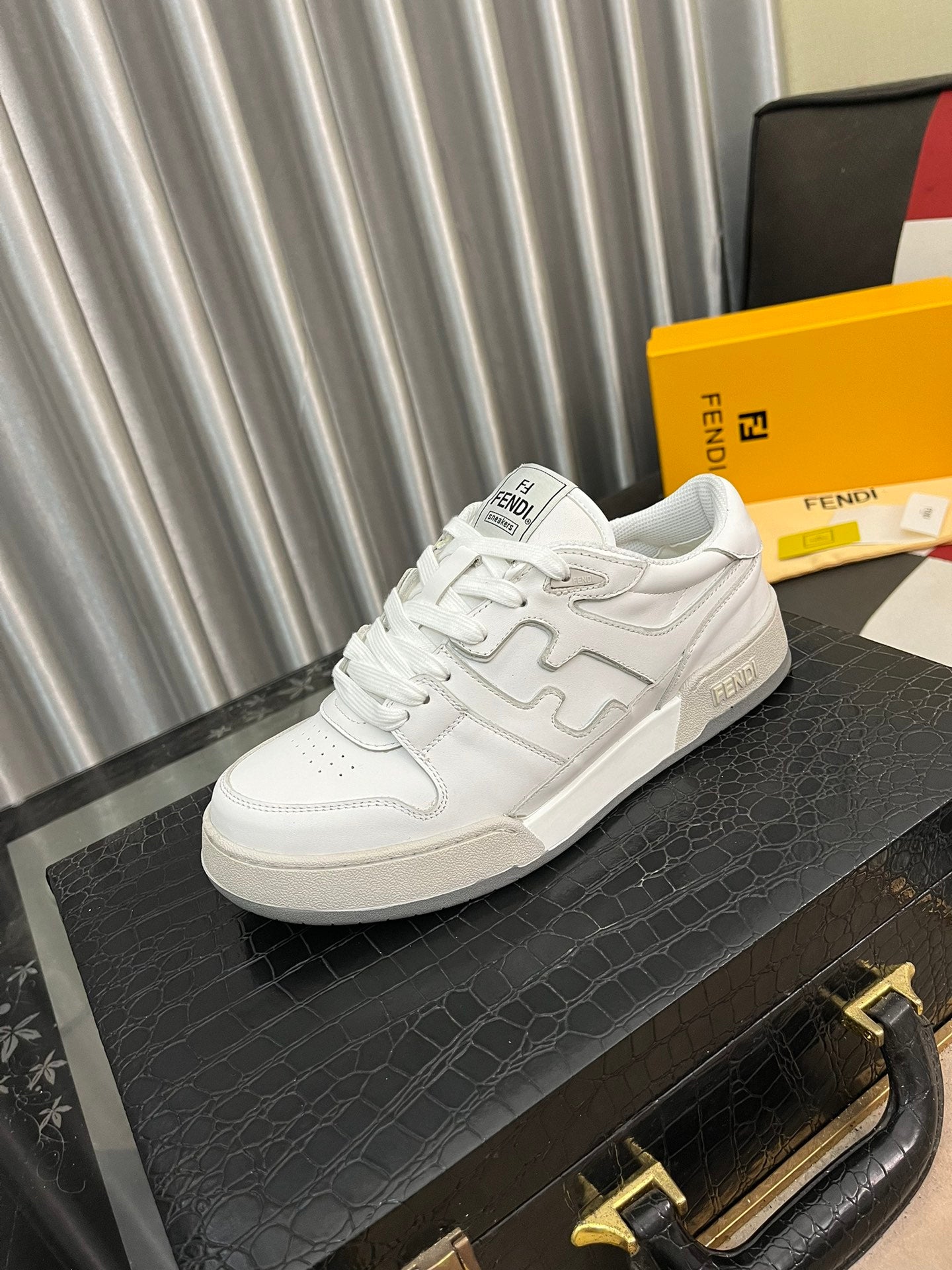 FENDI sneakers 35