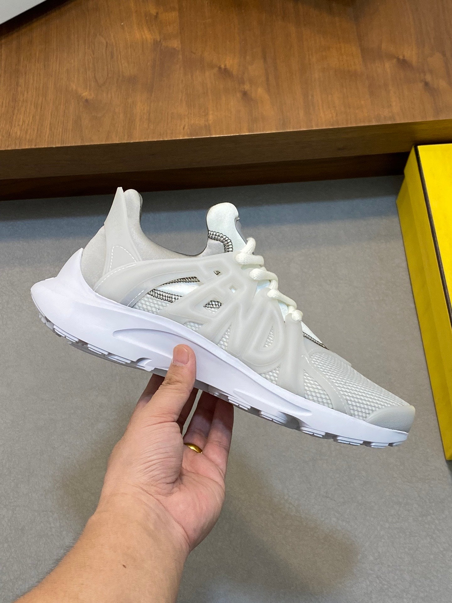 FENDI sneakers 37
