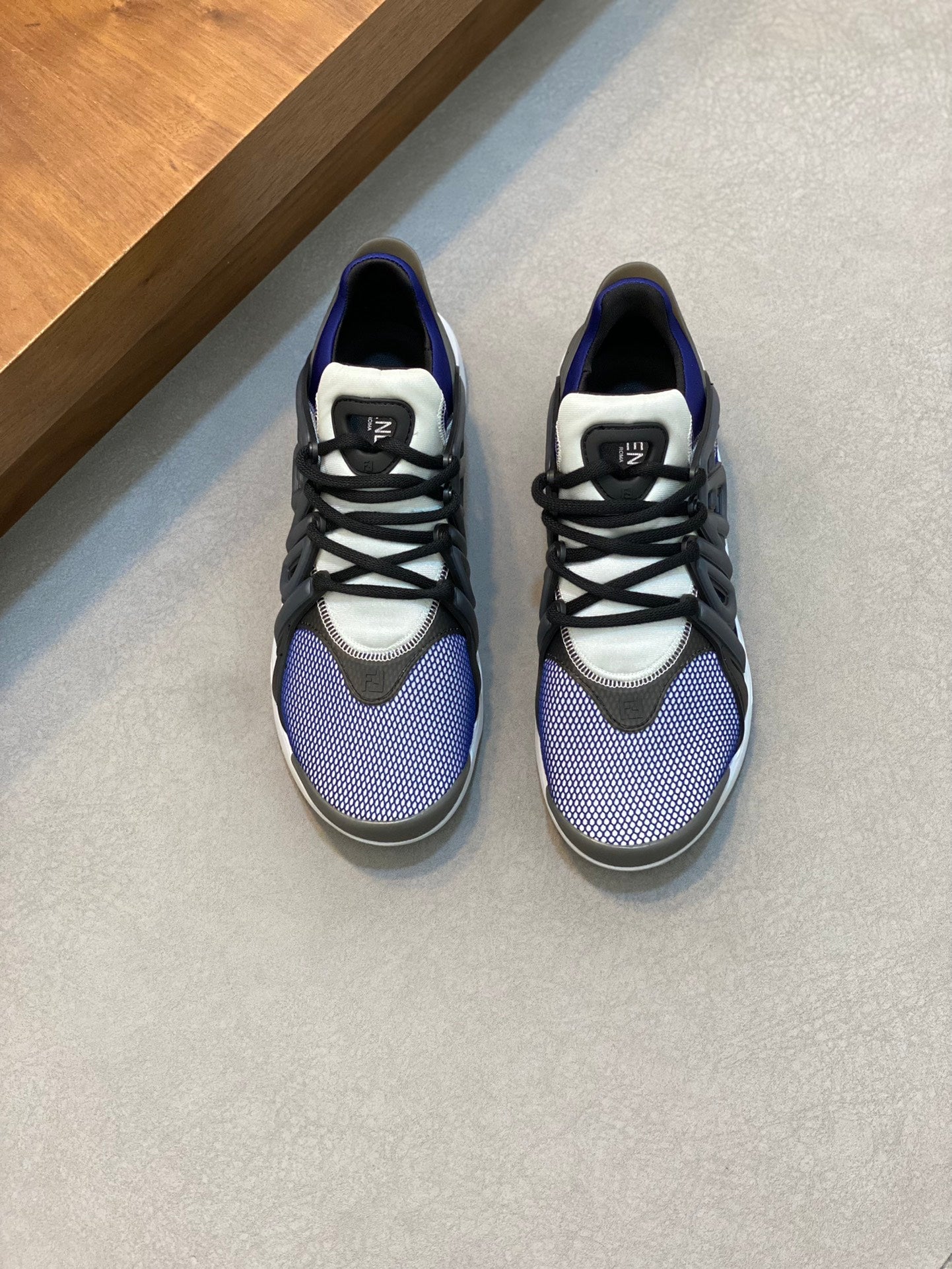 FENDI sneakers 39