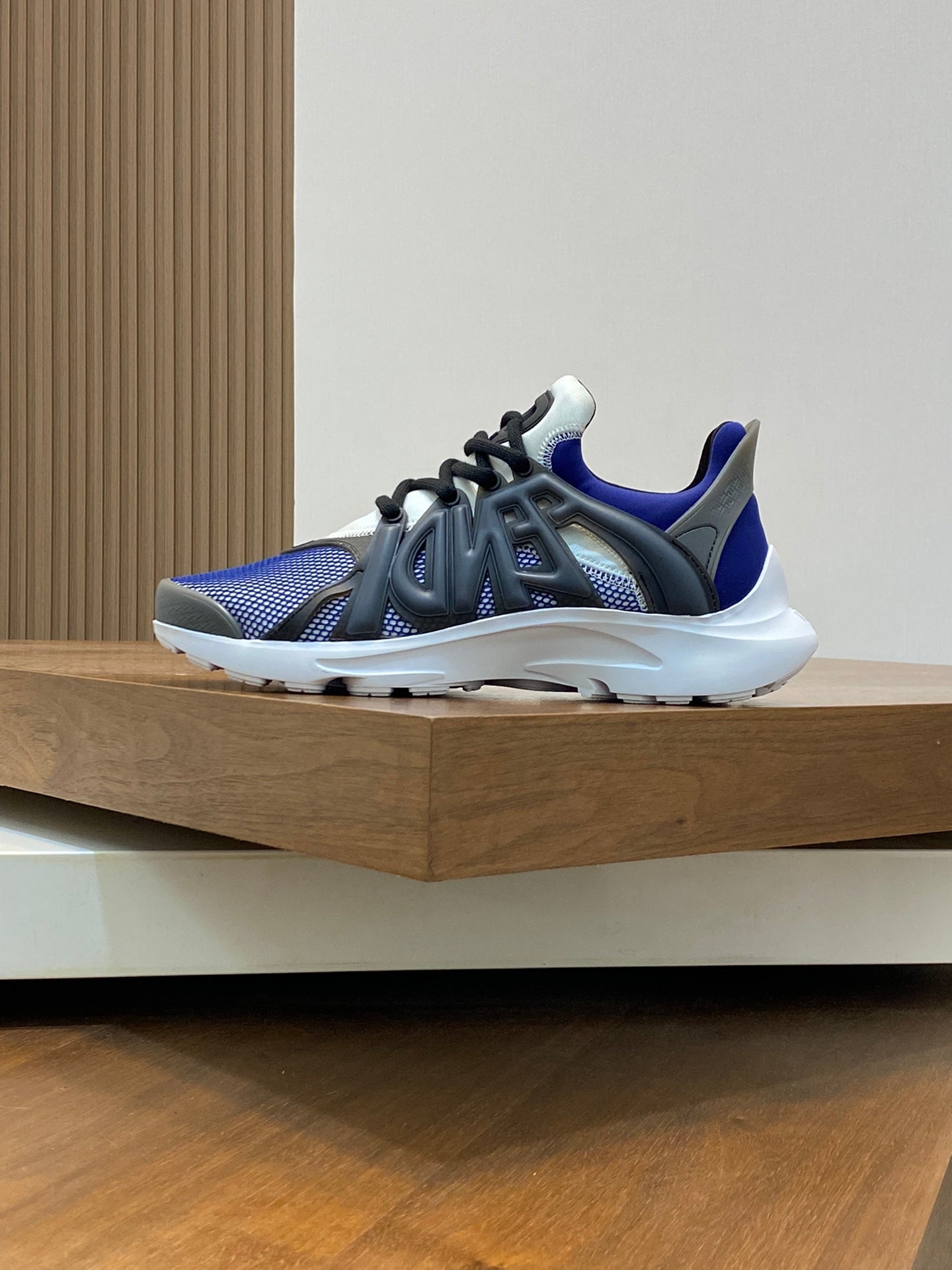 FENDI sneakers 39