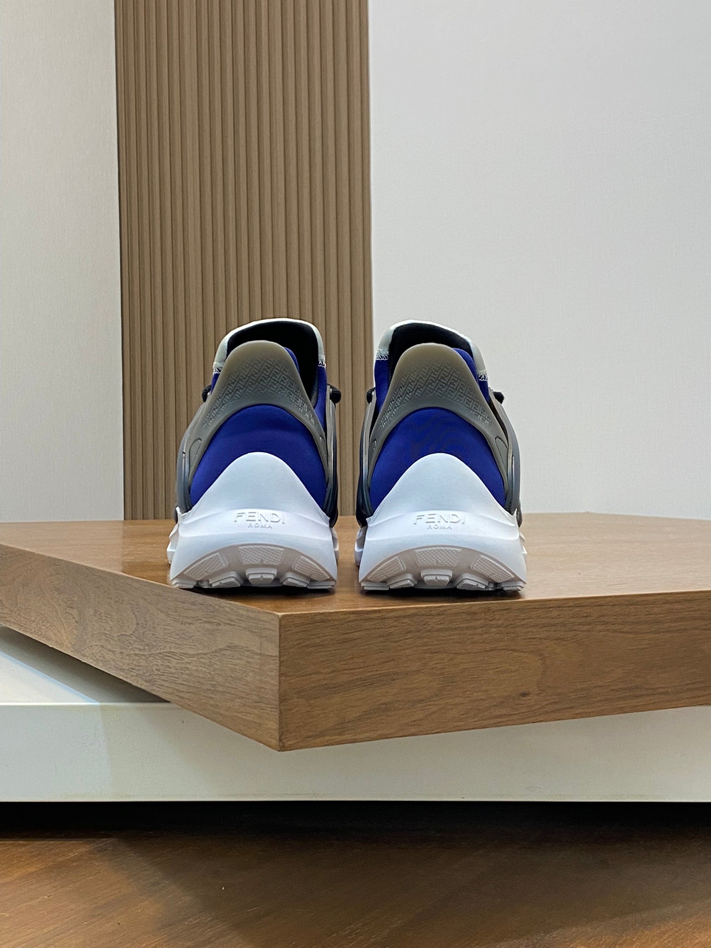 FENDI sneakers 39