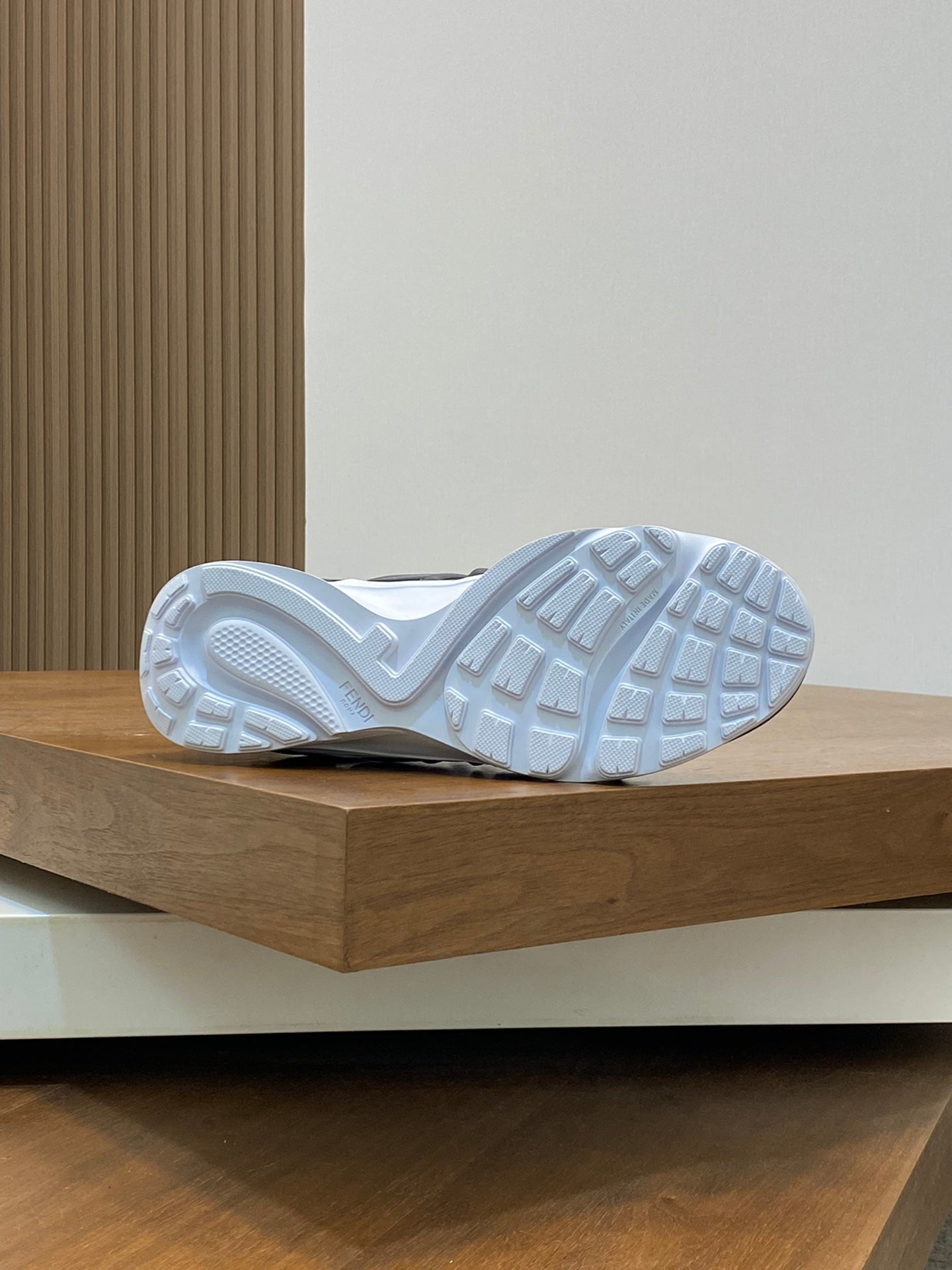 FENDI sneakers 39