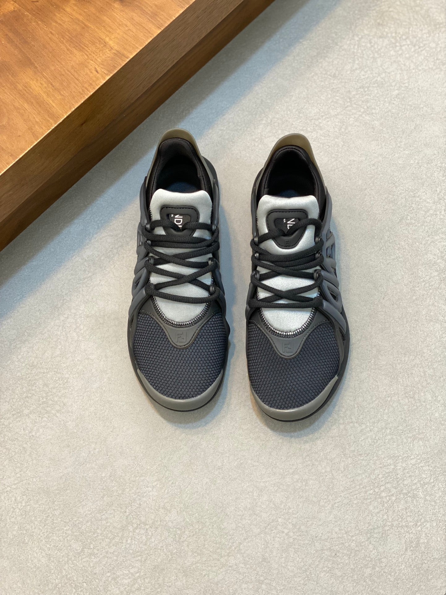 FENDI sneakers 41