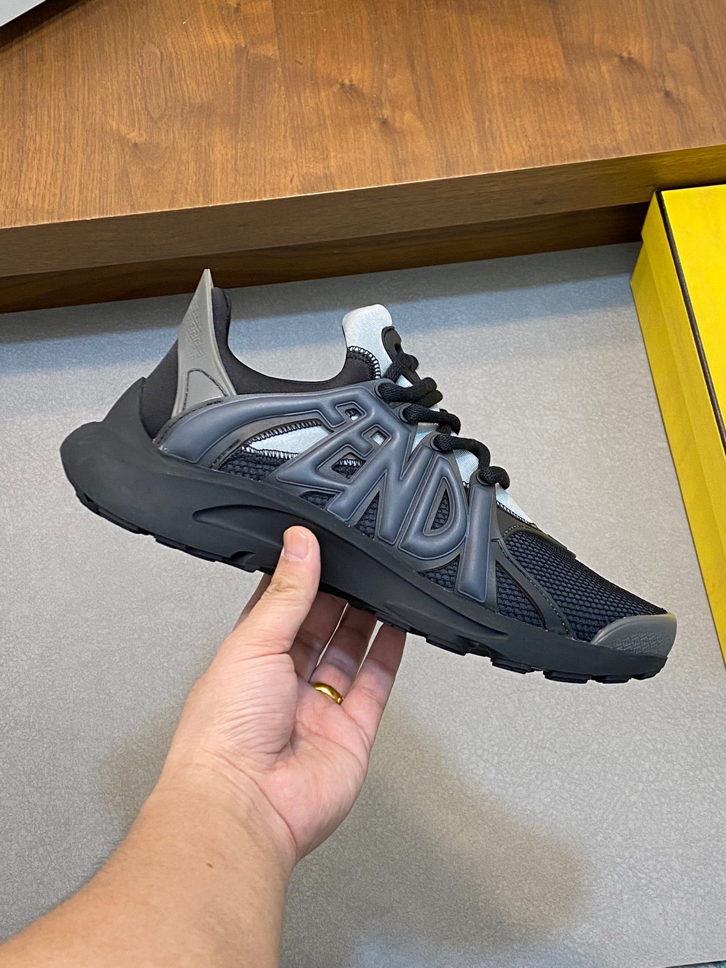FENDI sneakers 41