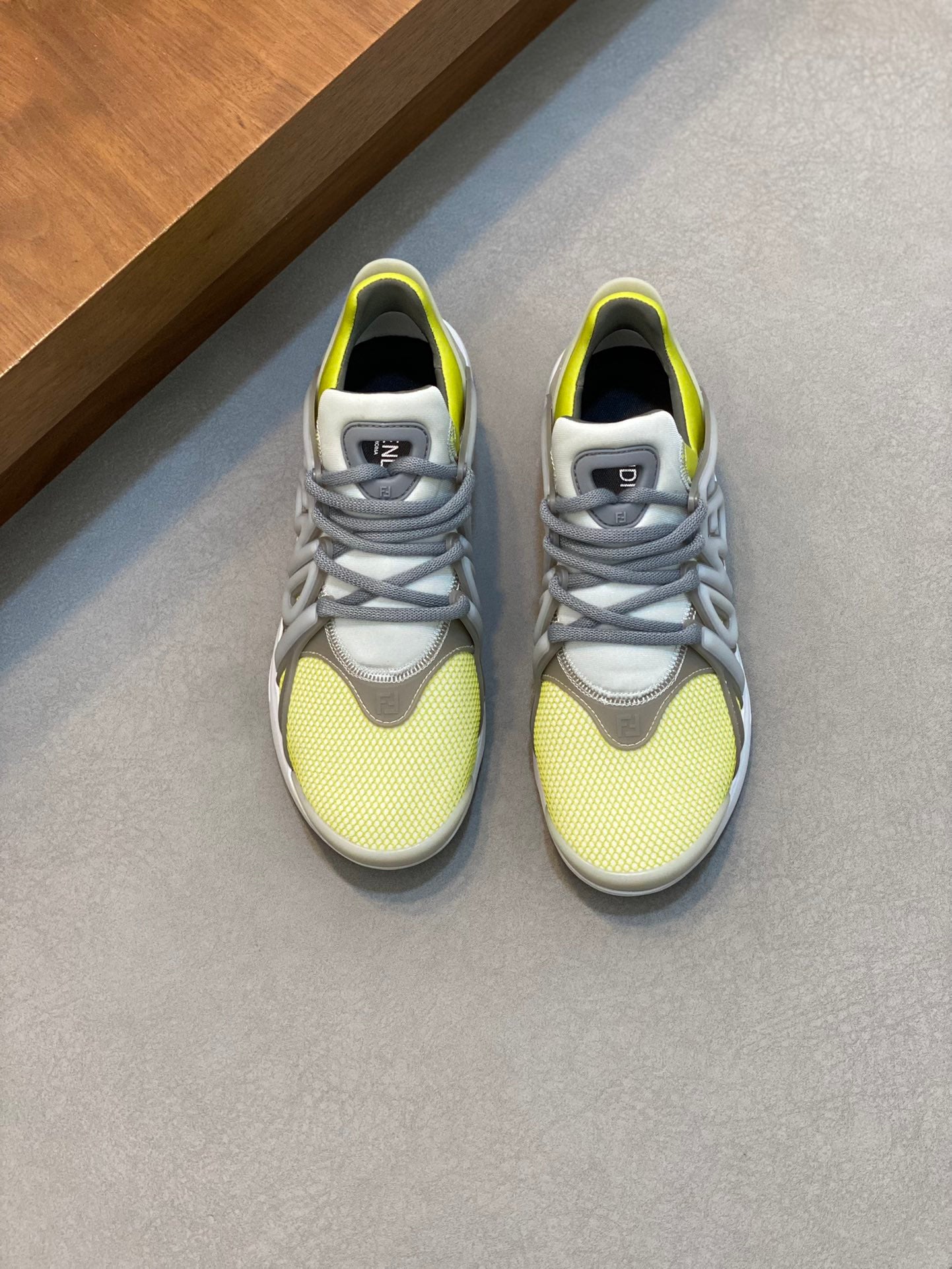 FENDI sneakers 42