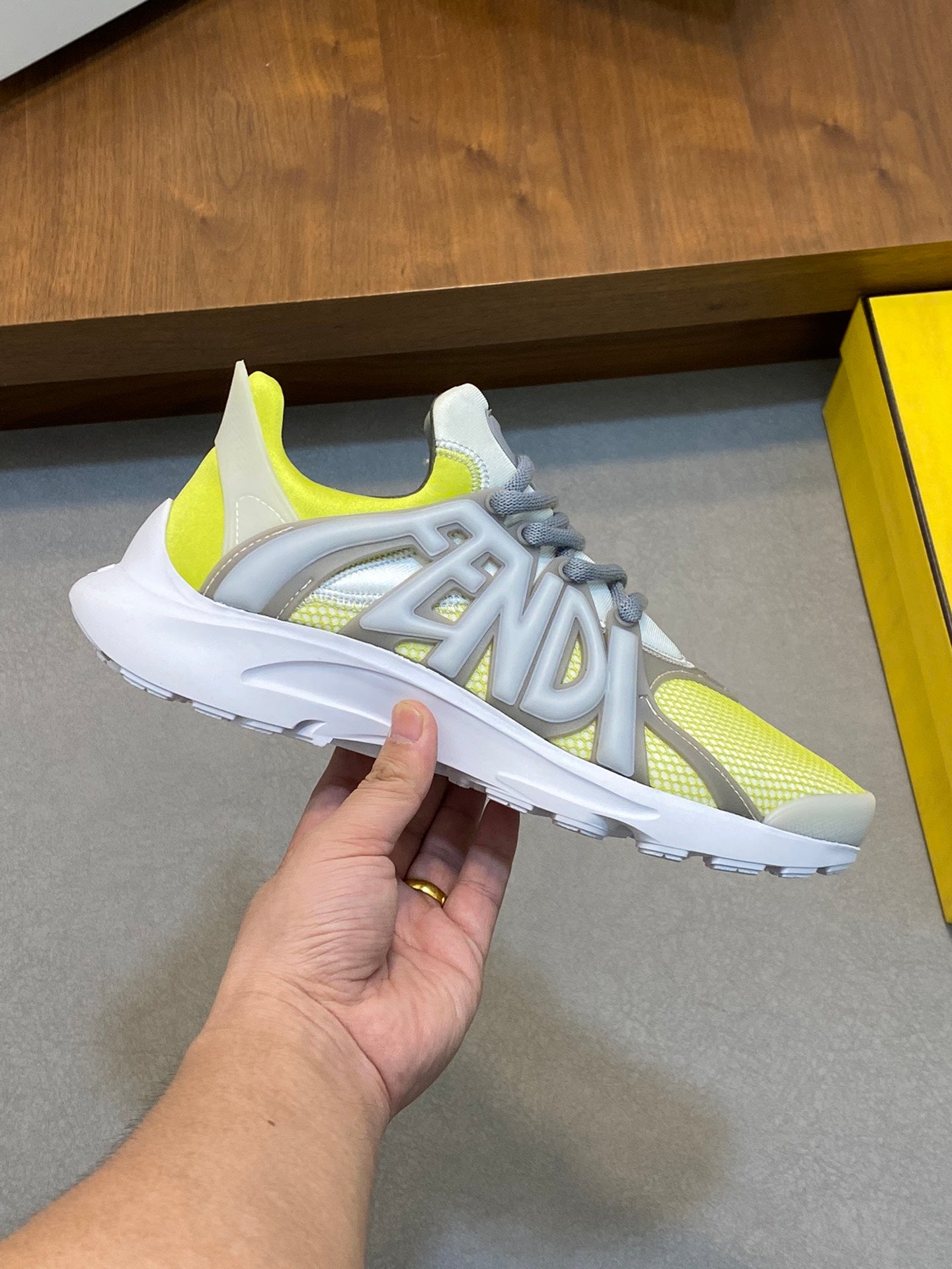 FENDI sneakers 42