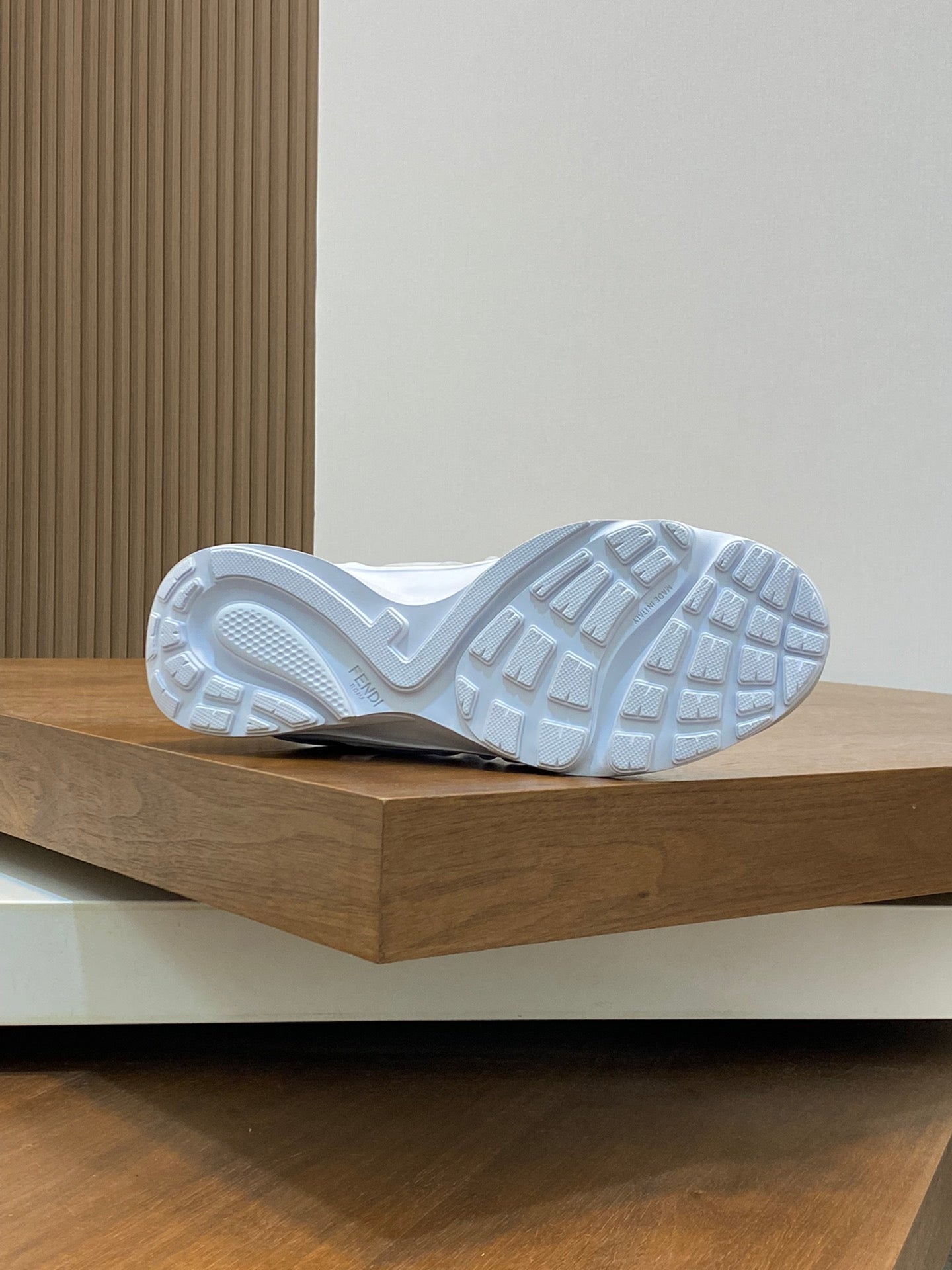 FENDI sneakers 42