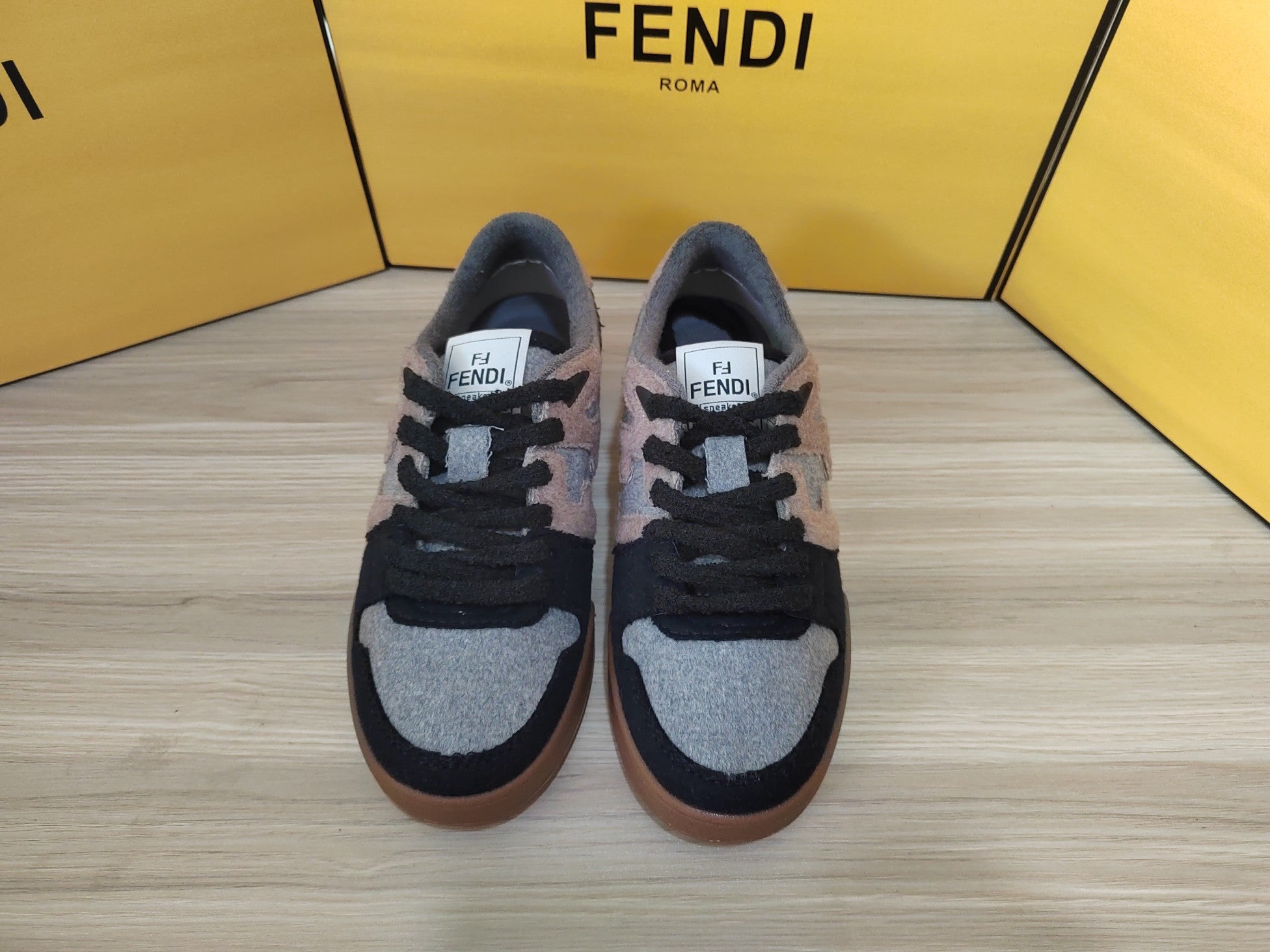 FENDI sneakers 43