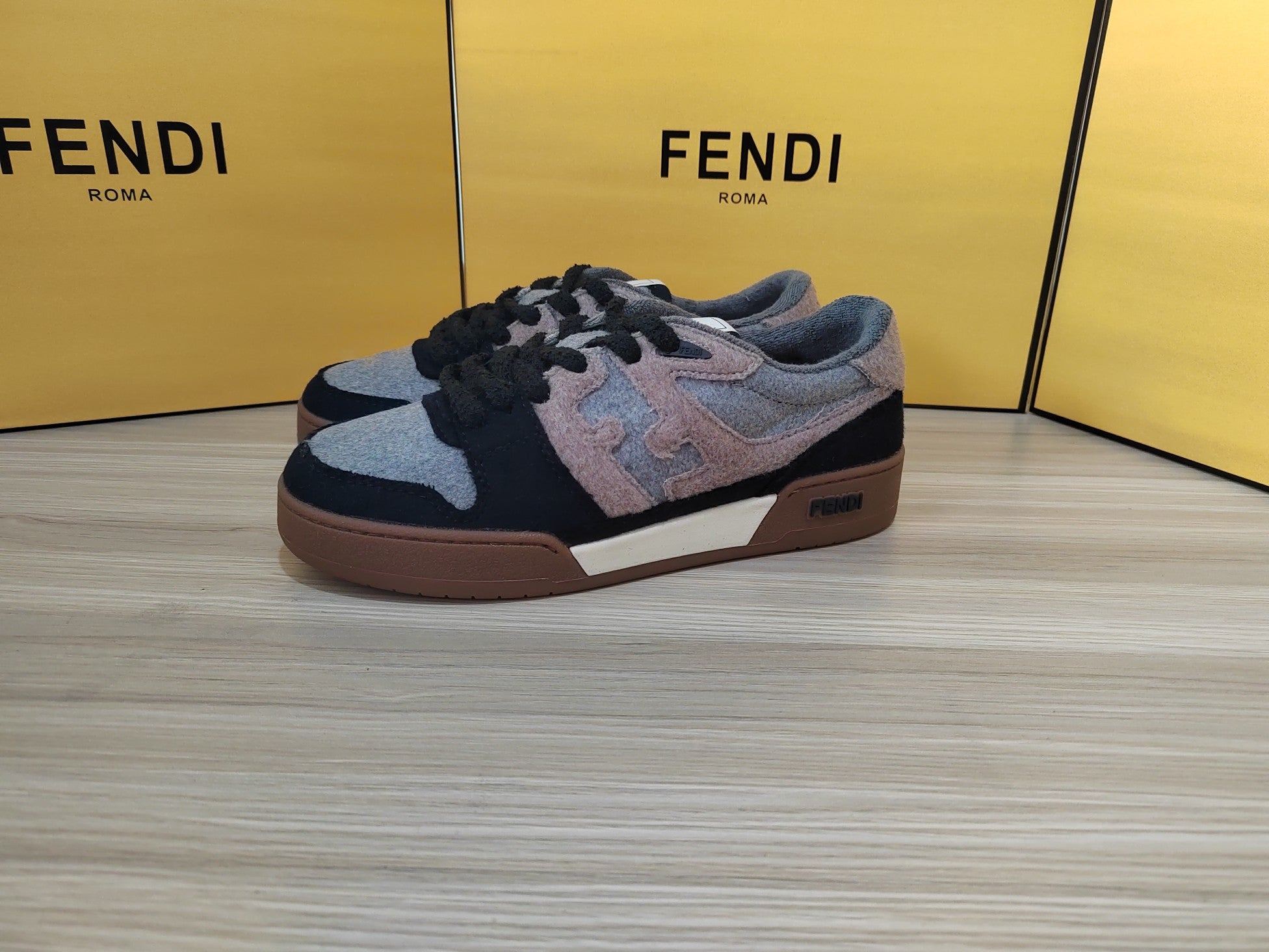 FENDI sneakers 43