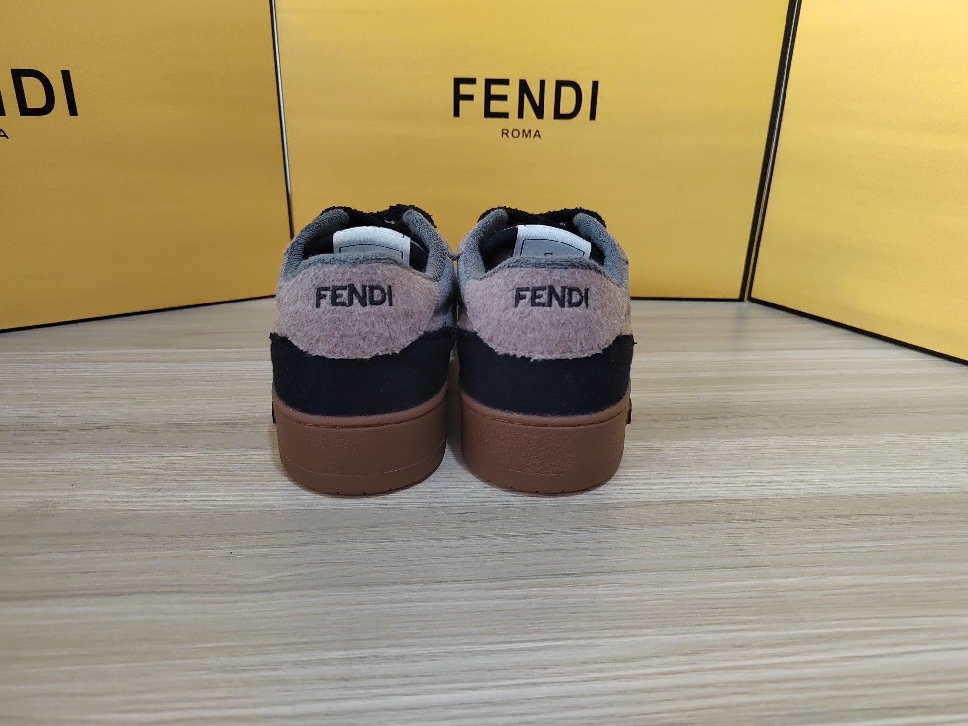 FENDI sneakers 43