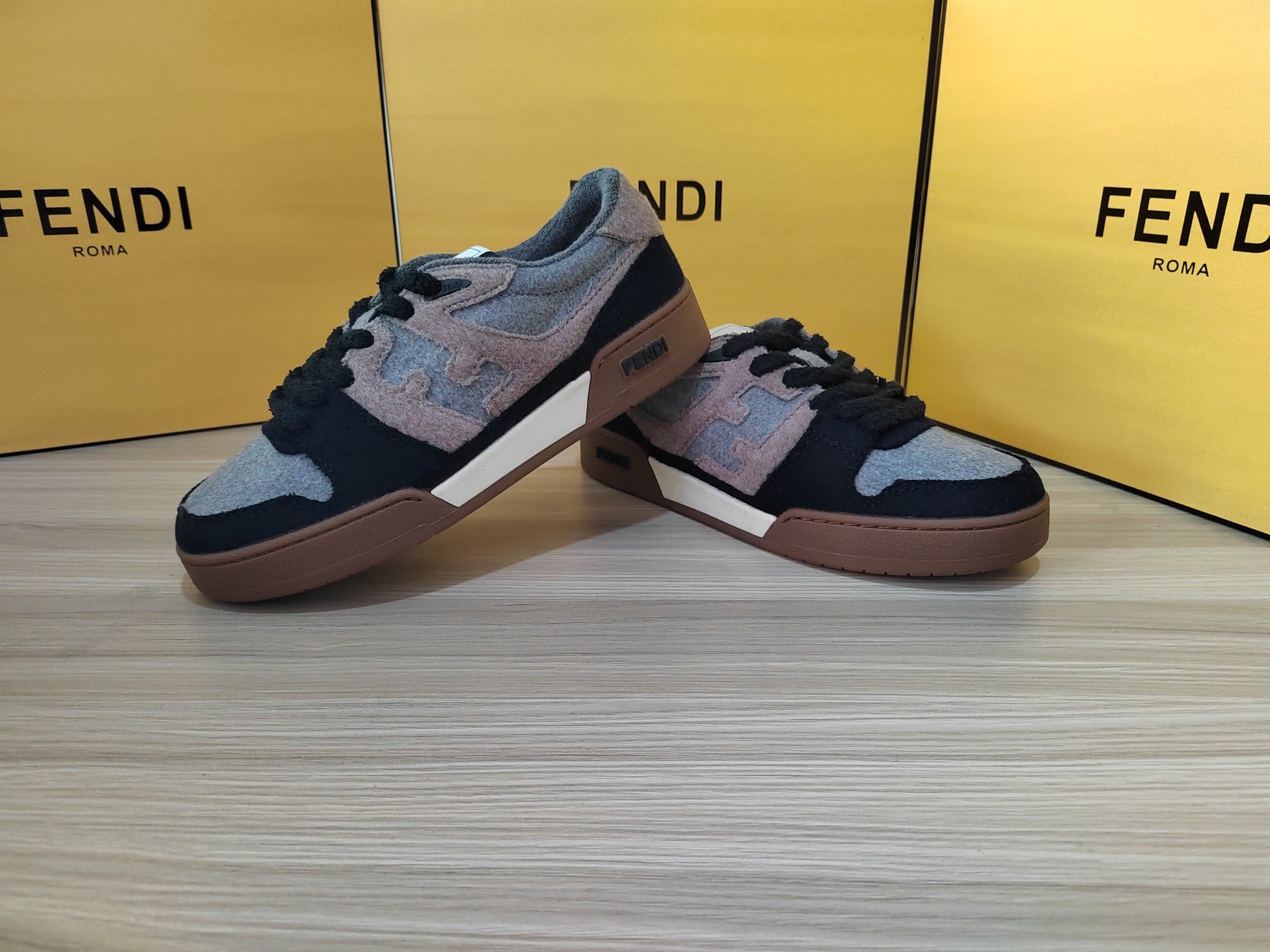 FENDI sneakers 43