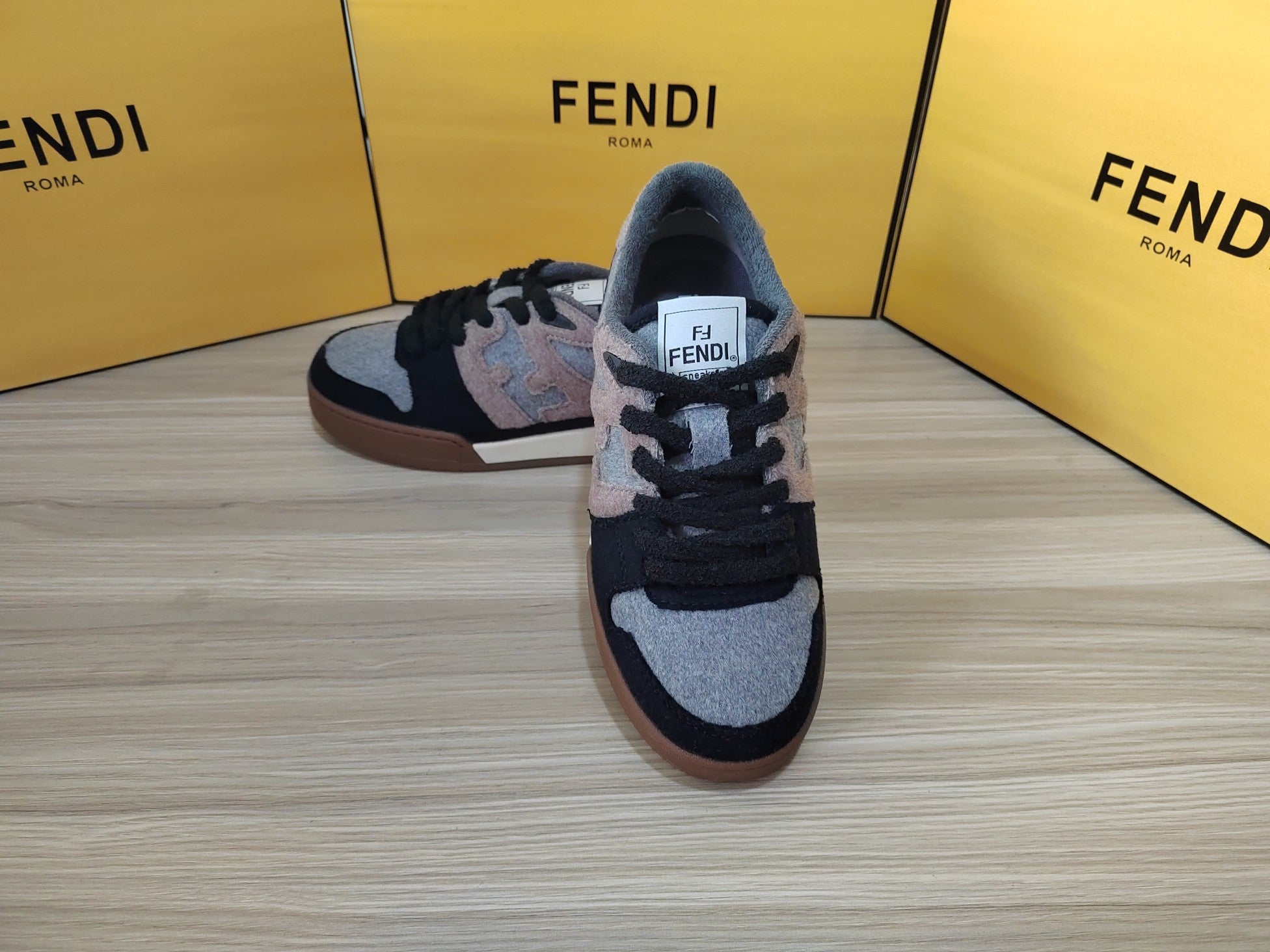 FENDI sneakers 43