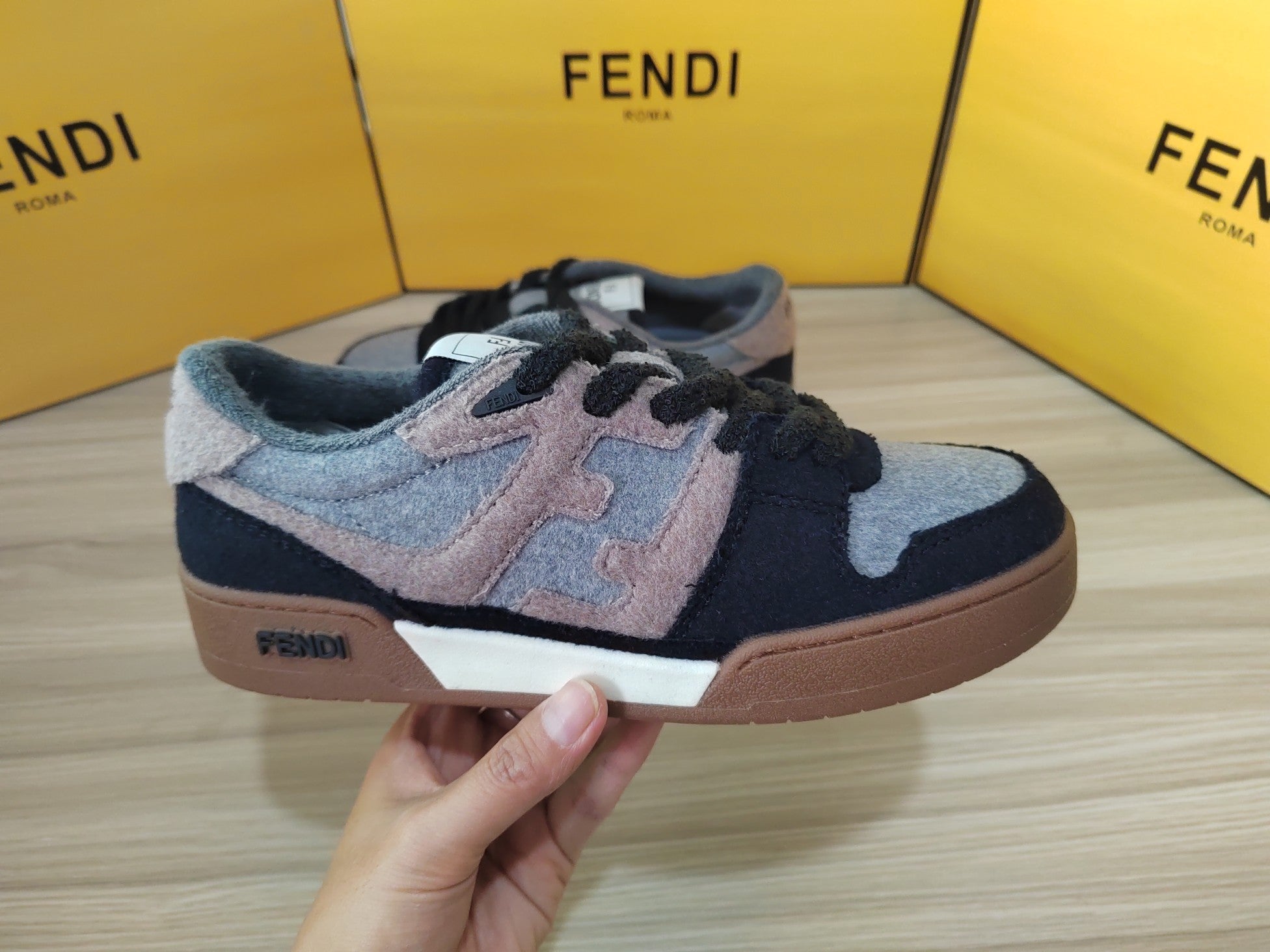 FENDI sneakers 43