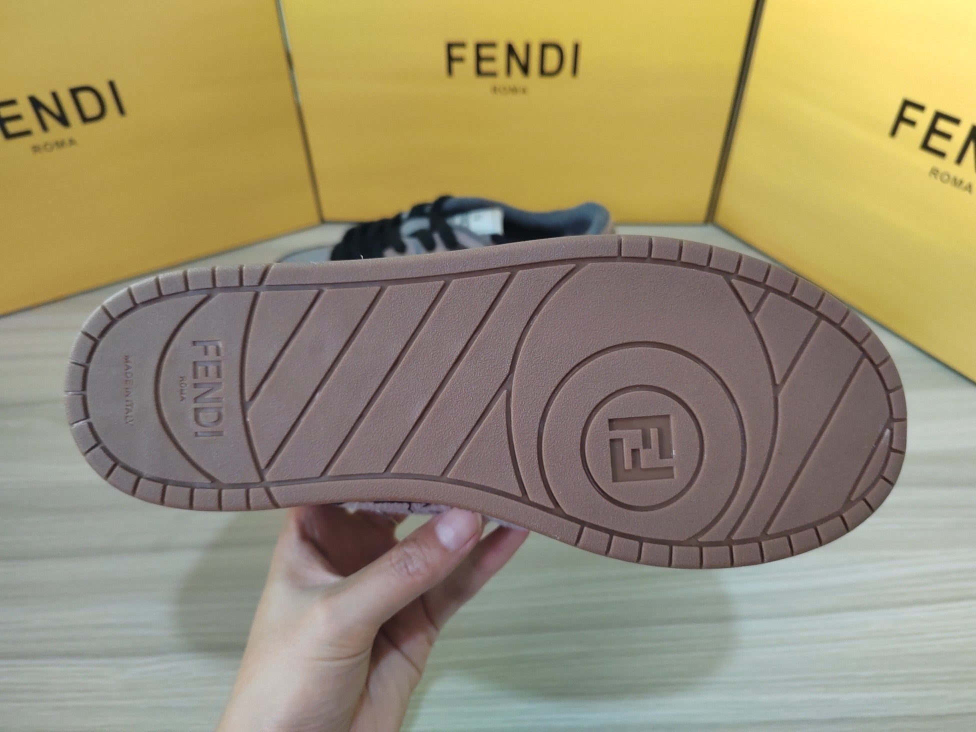 FENDI sneakers 43