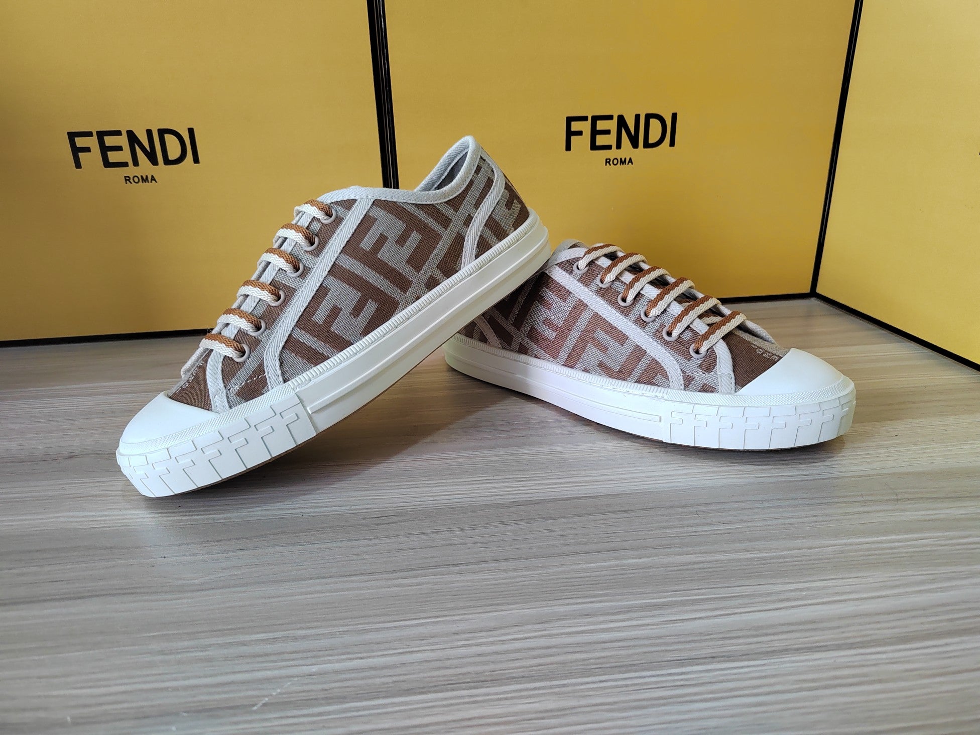 FENDI sneakers 112