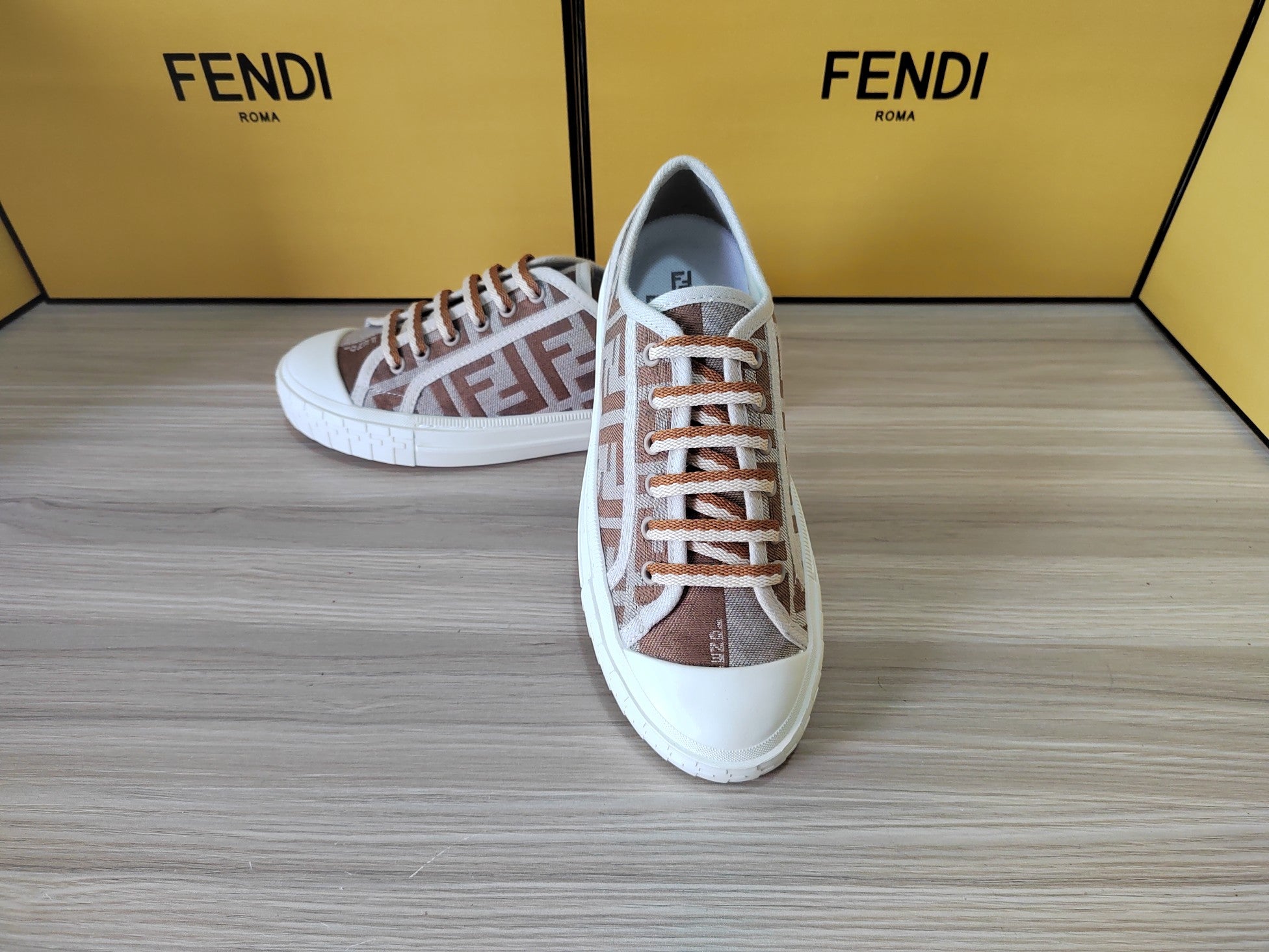 FENDI sneakers 112
