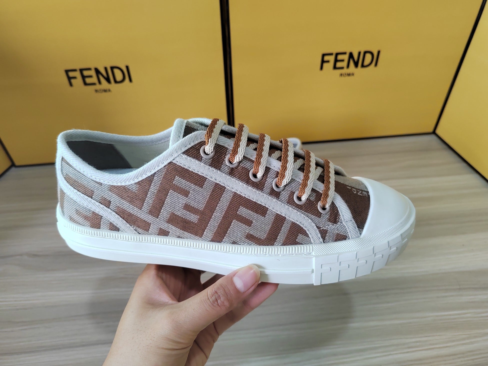 FENDI sneakers 112