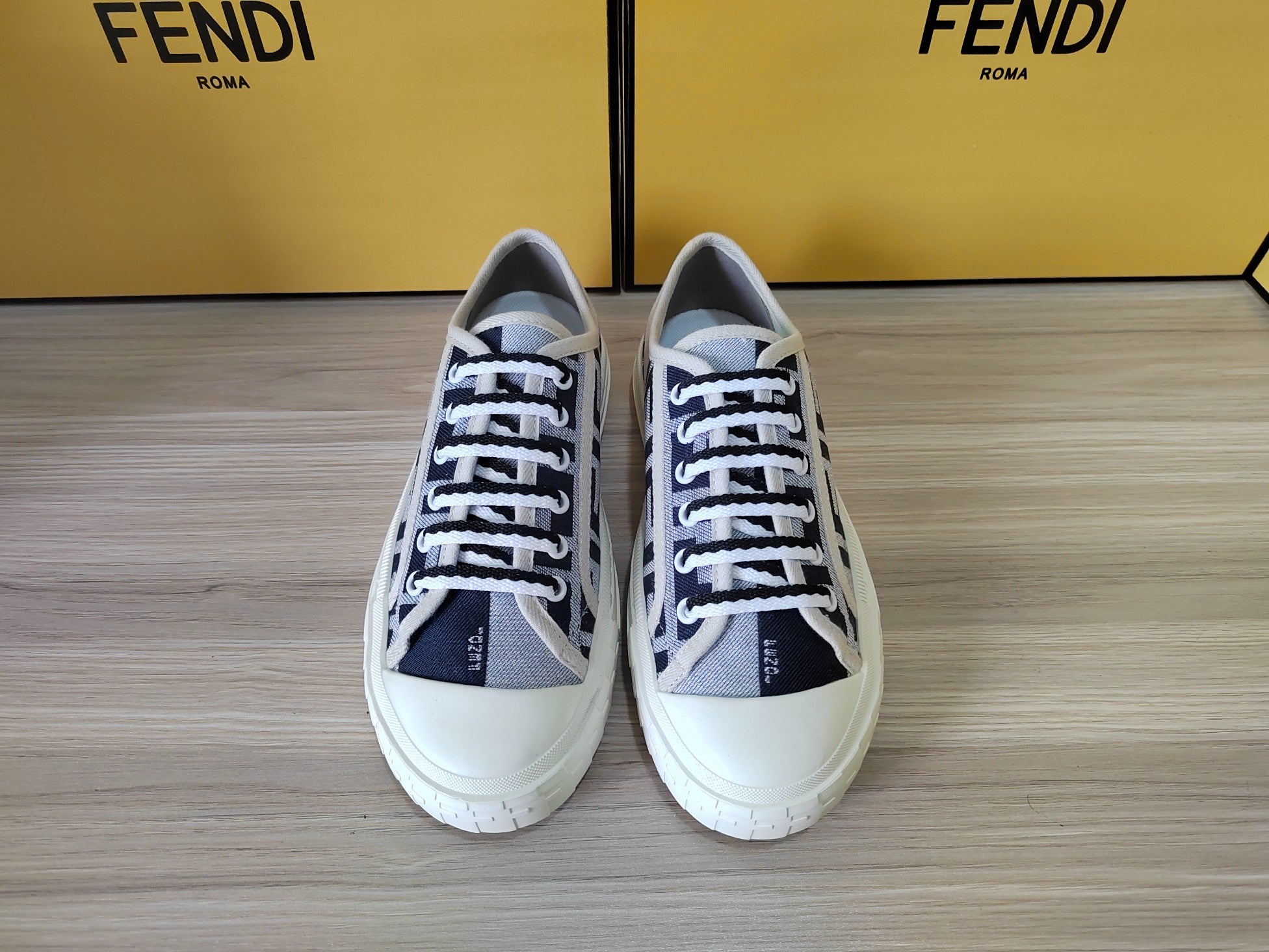 FENDI sneakers 113