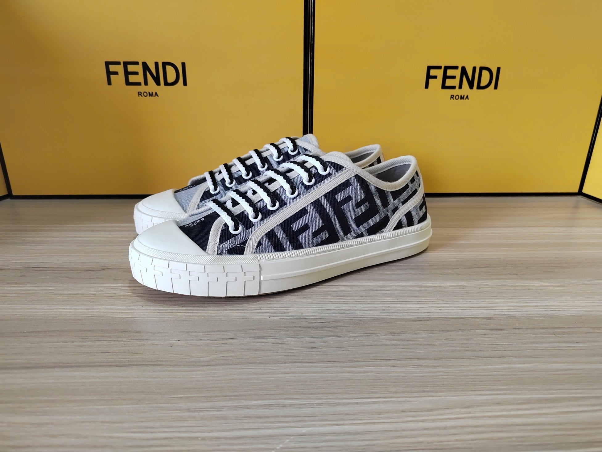 FENDI sneakers 113
