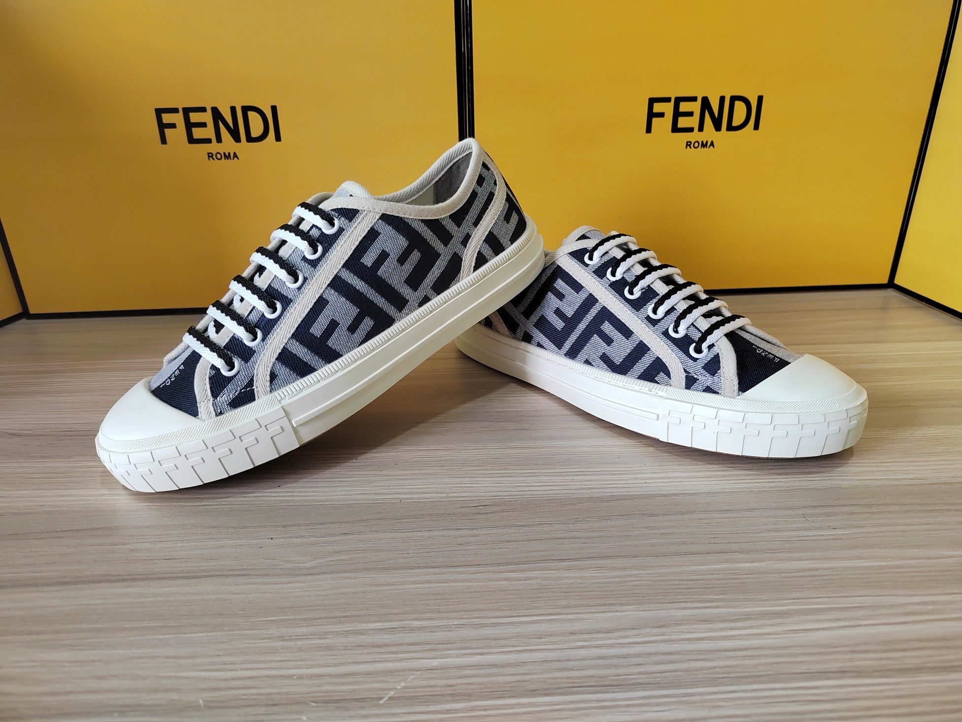 FENDI sneakers 113