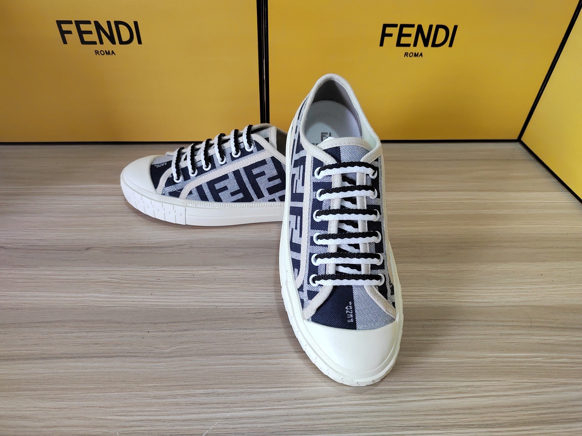 FENDI sneakers 113