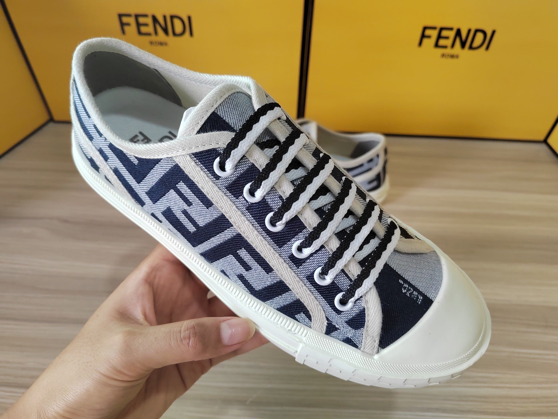 FENDI sneakers 113