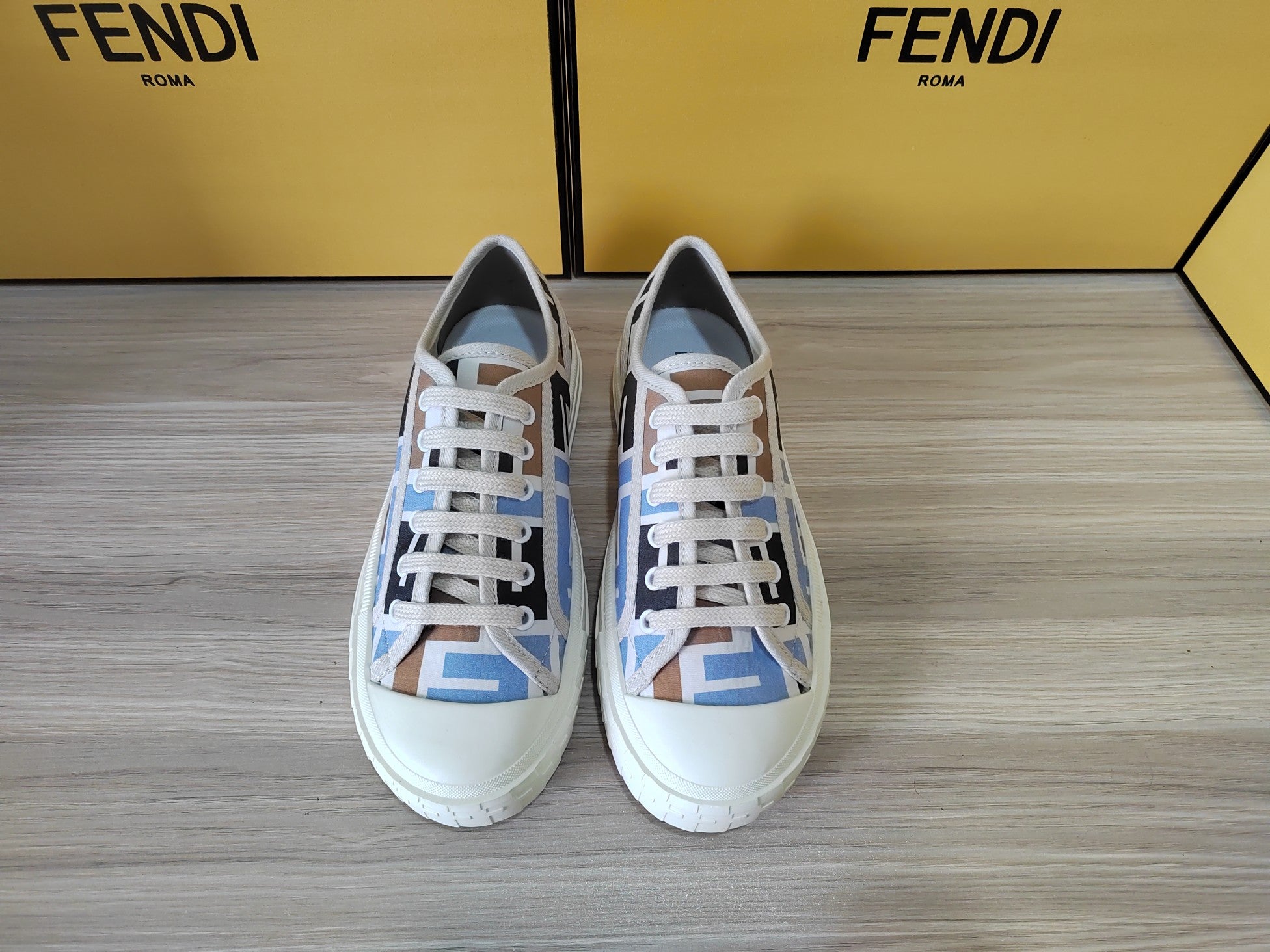 FENDI sneakers 114