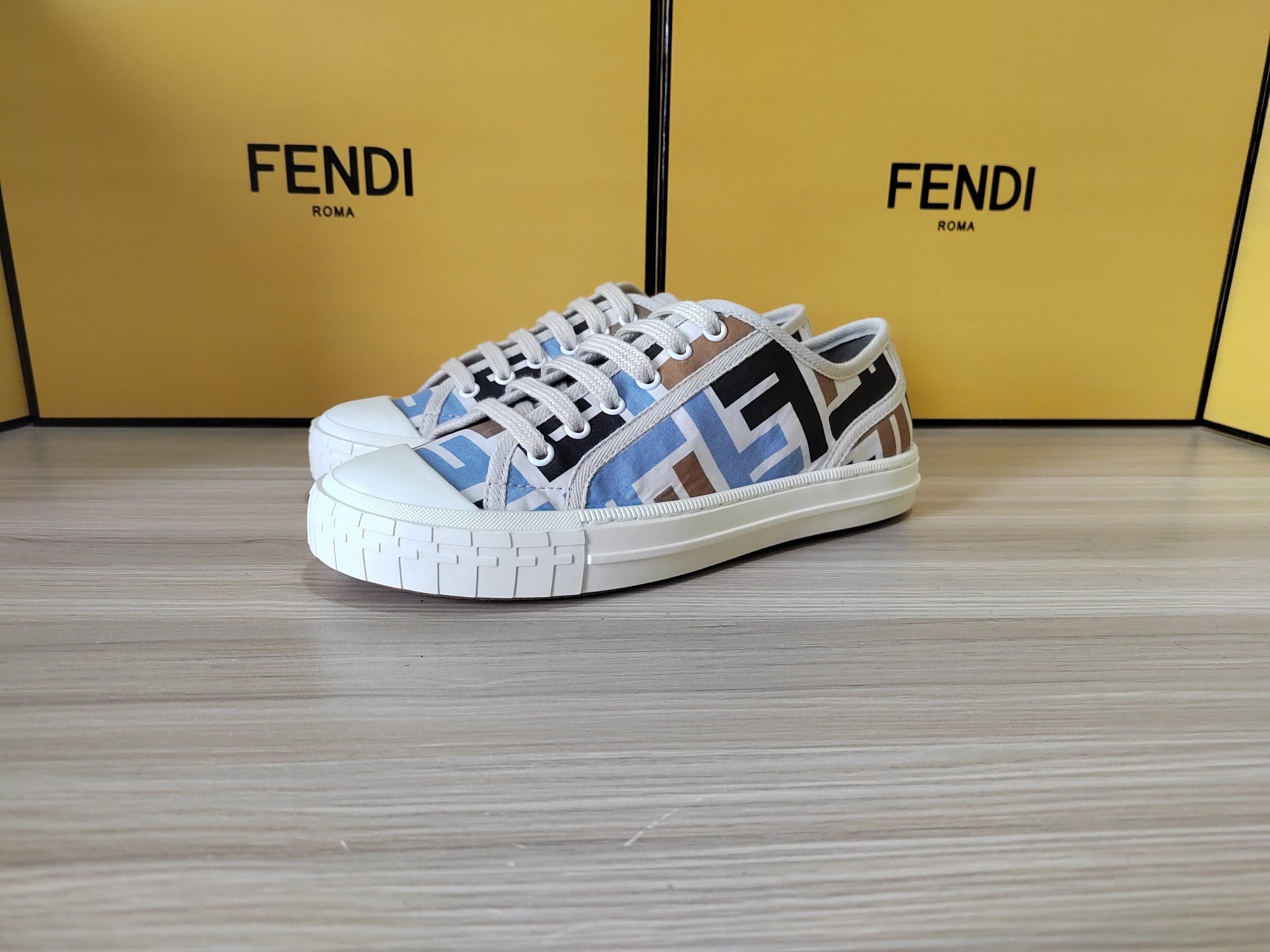 FENDI sneakers 114