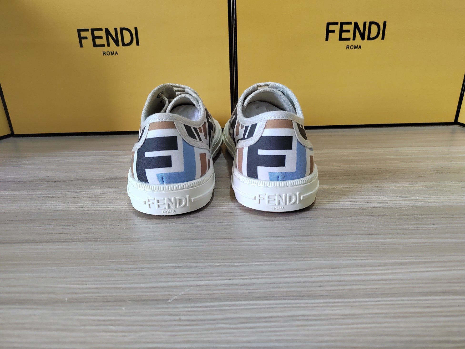 FENDI sneakers 114