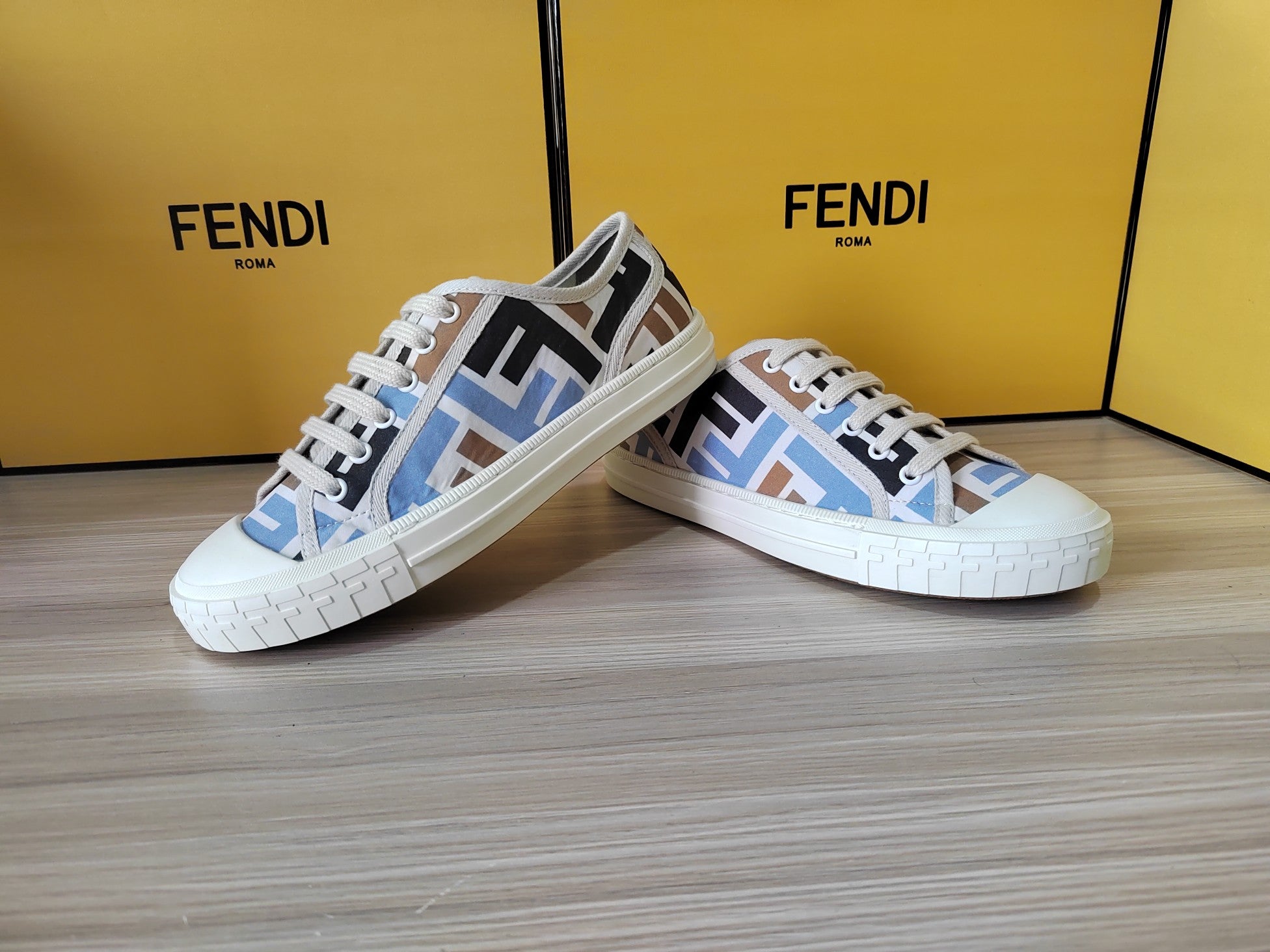 FENDI sneakers 114