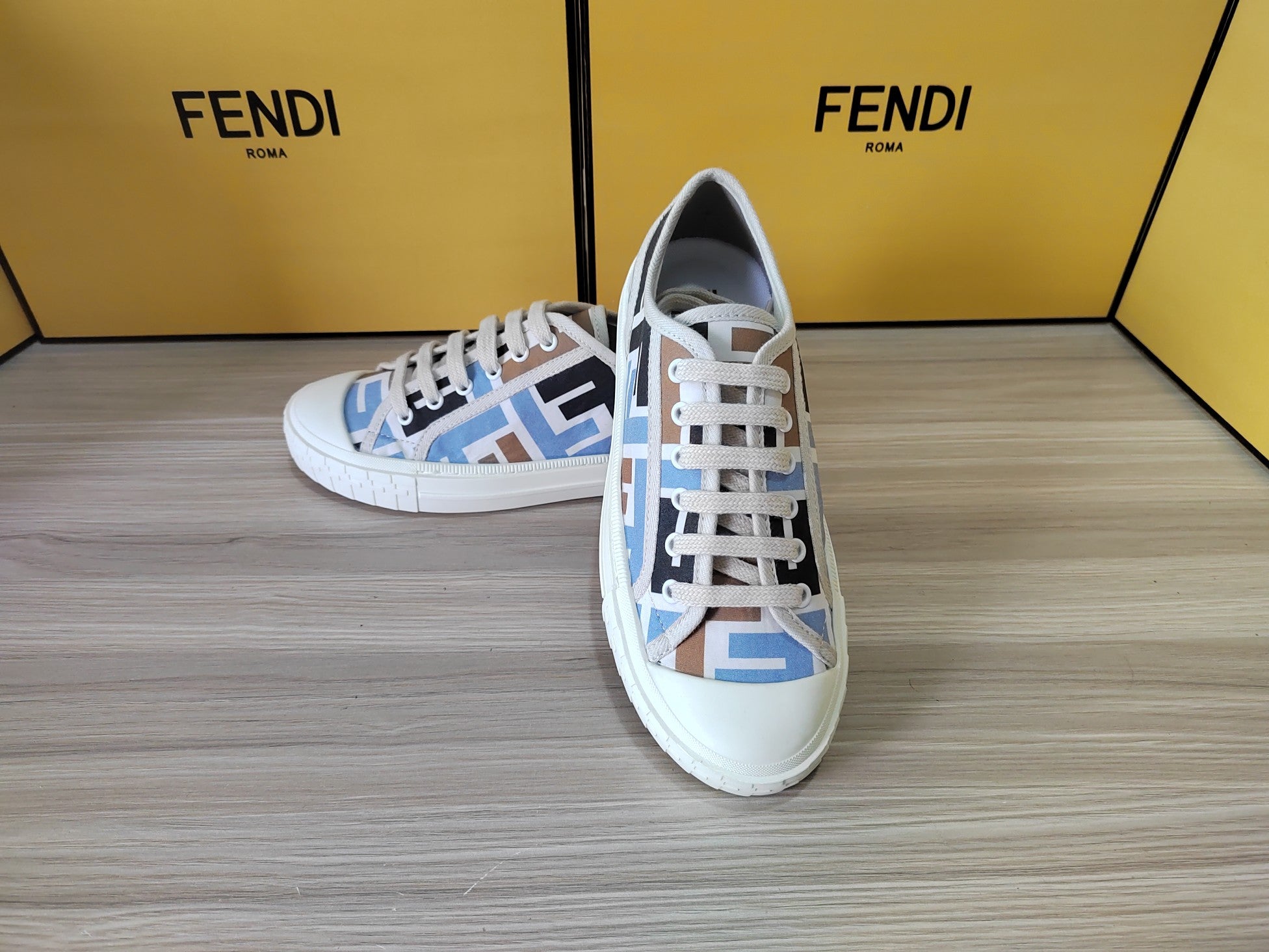 FENDI sneakers 114