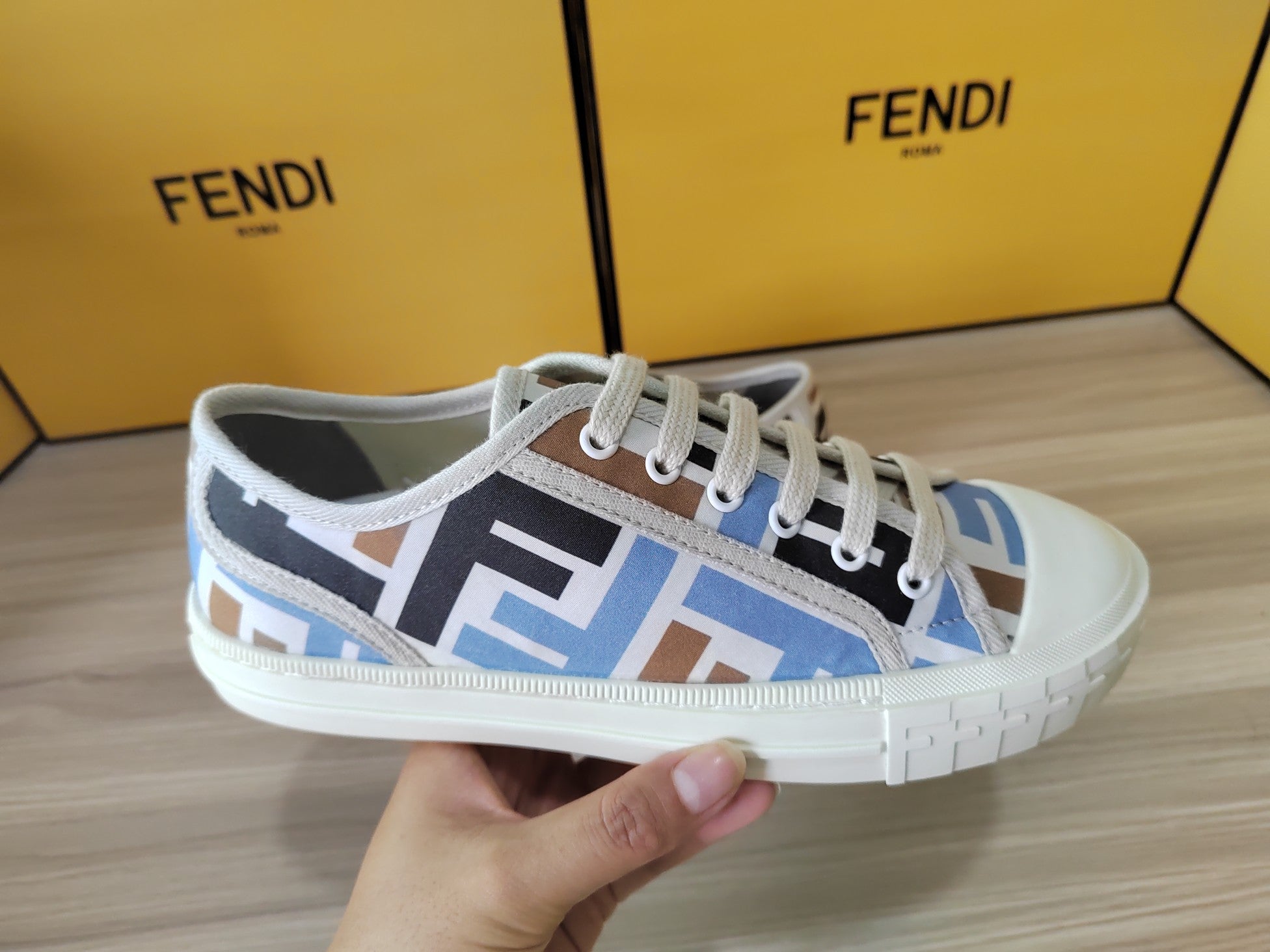 FENDI sneakers 114