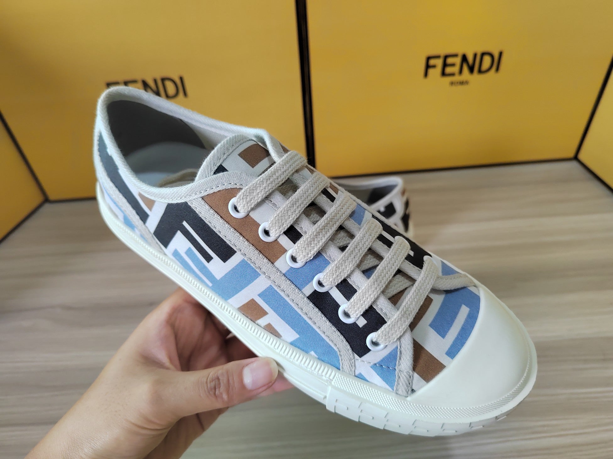 FENDI sneakers 114