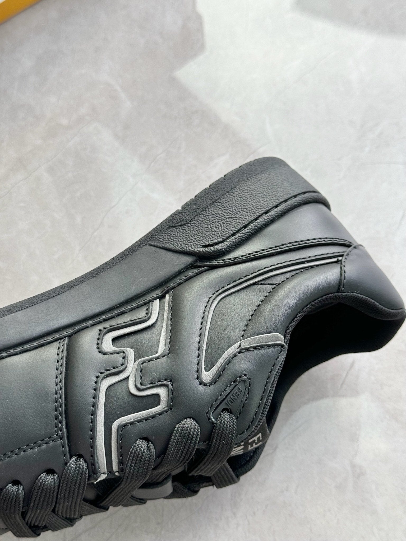 FENDI sneakers 118