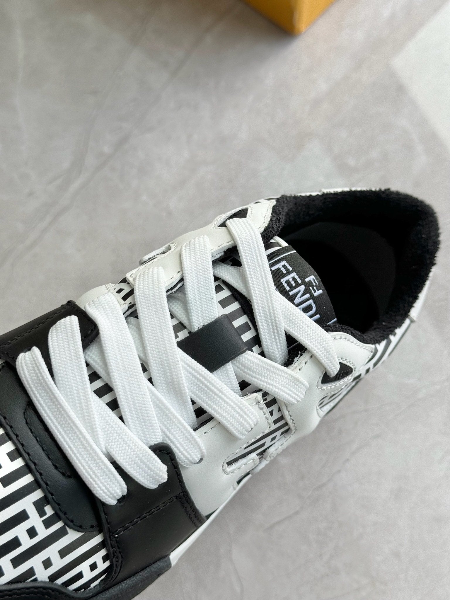 FENDI sneakers 121