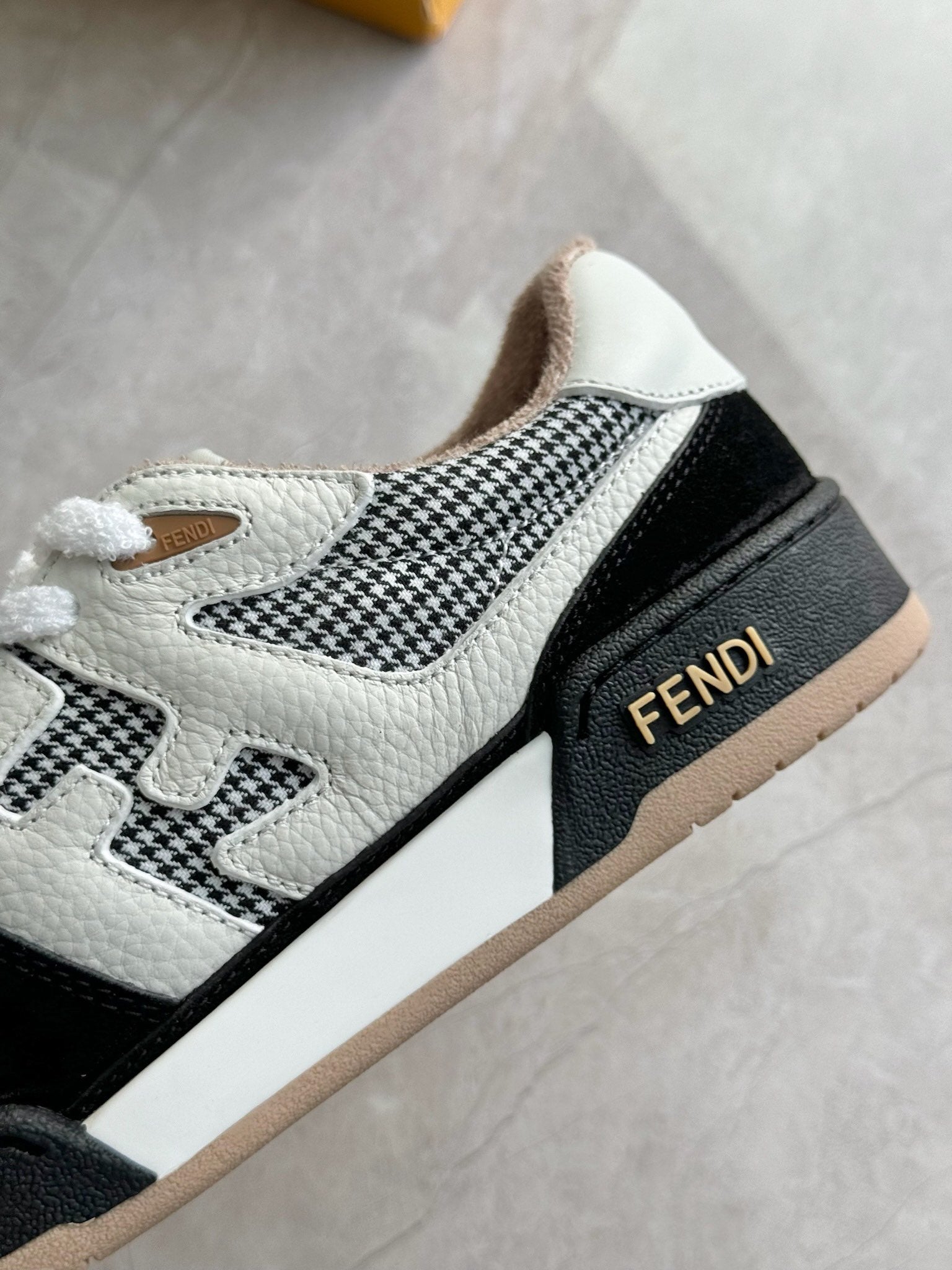 FENDI sneakers 127
