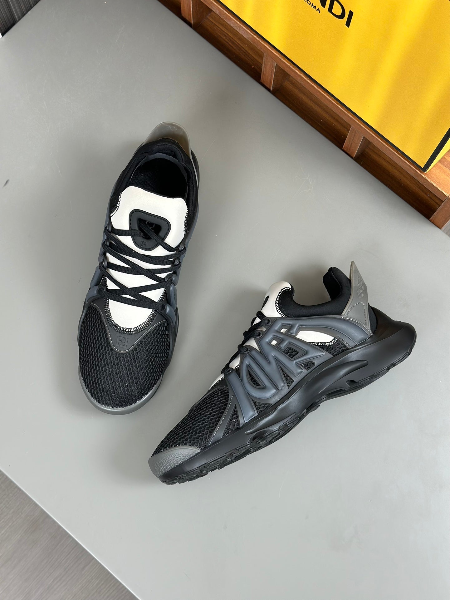 FENDI sneakers 132