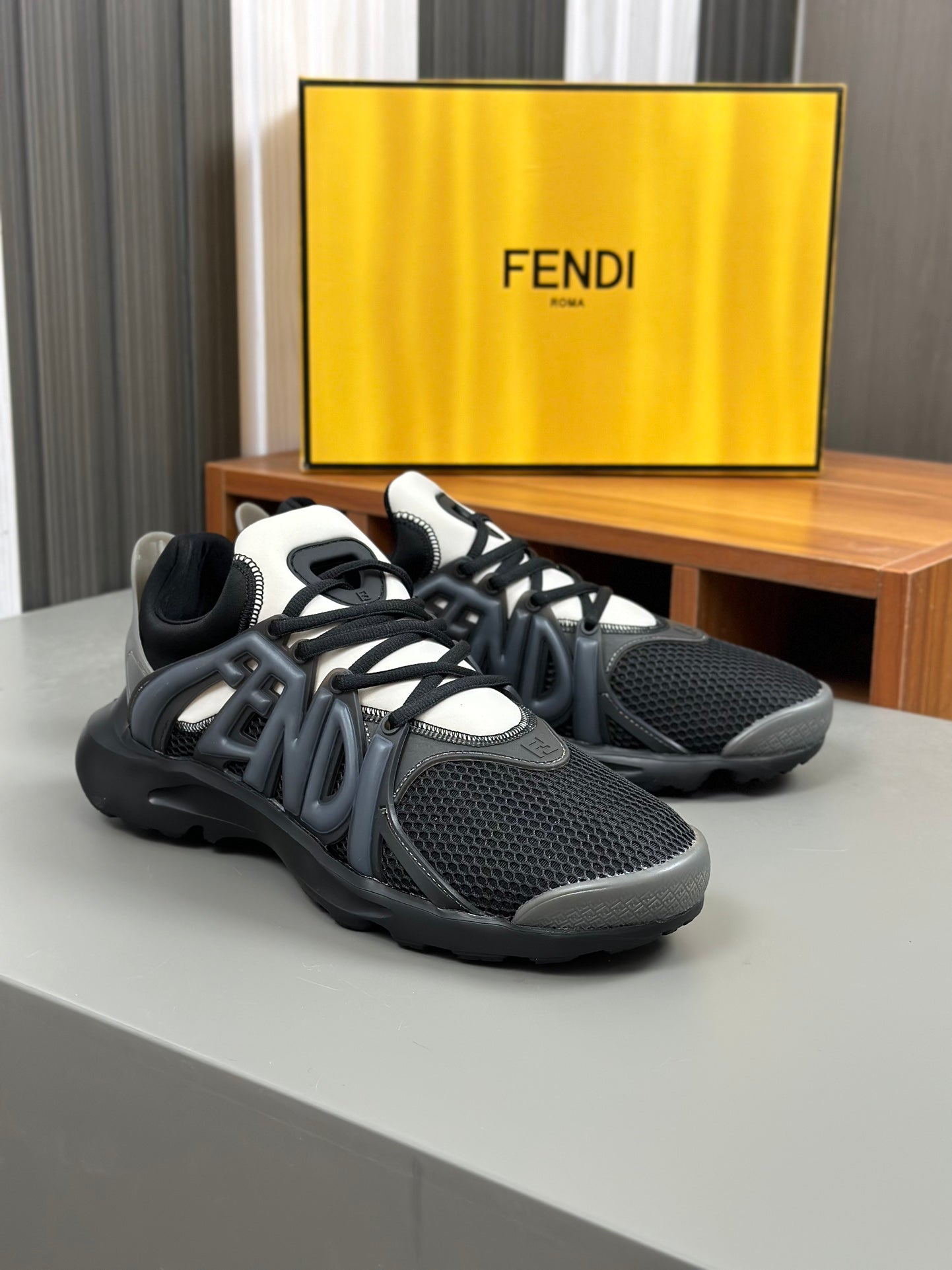FENDI sneakers 132