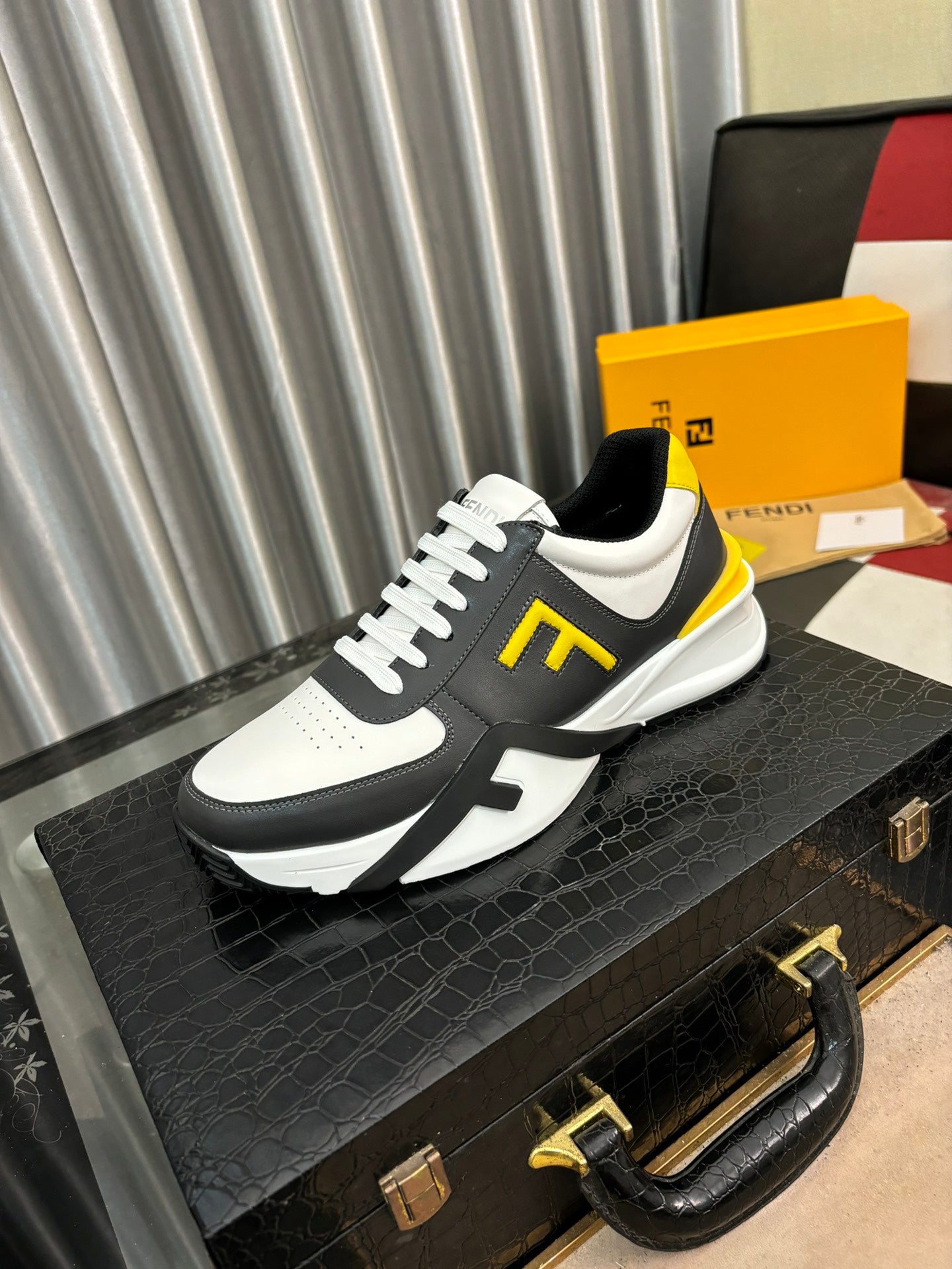 FENDI sneakers 139
