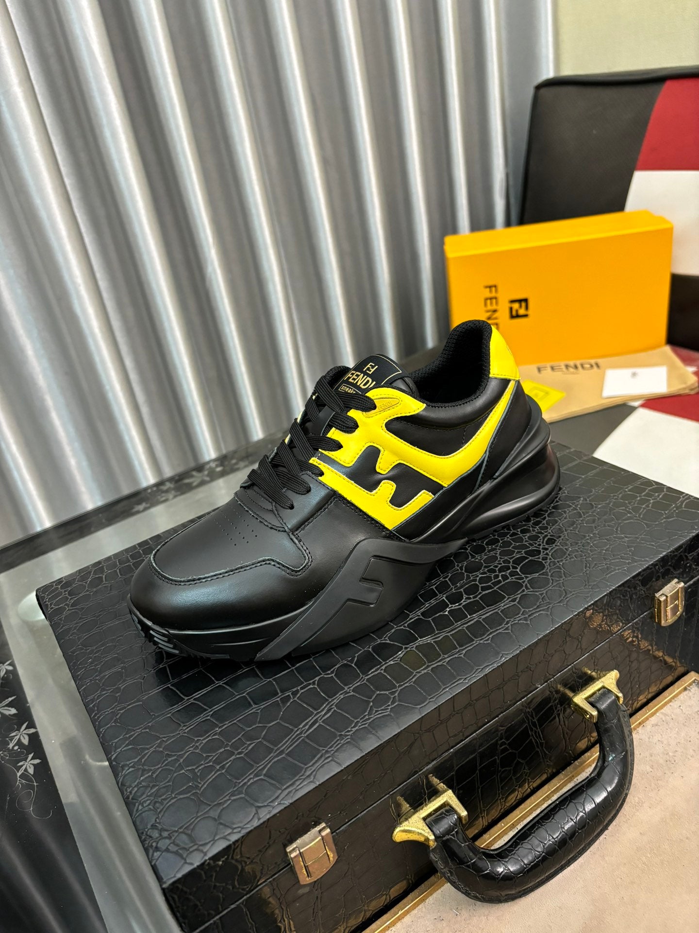 FENDI sneakers 142