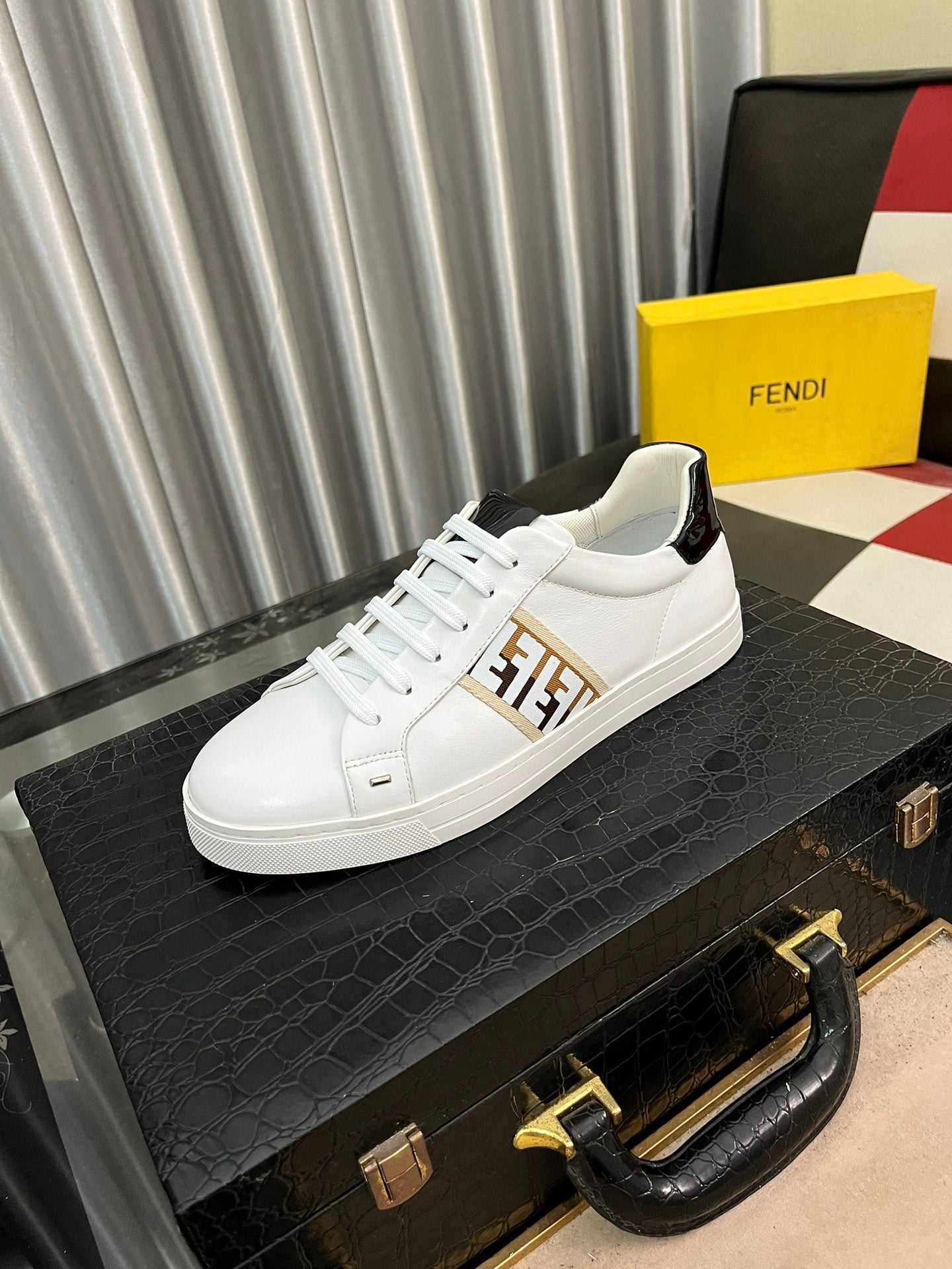 FENDI sneakers 162