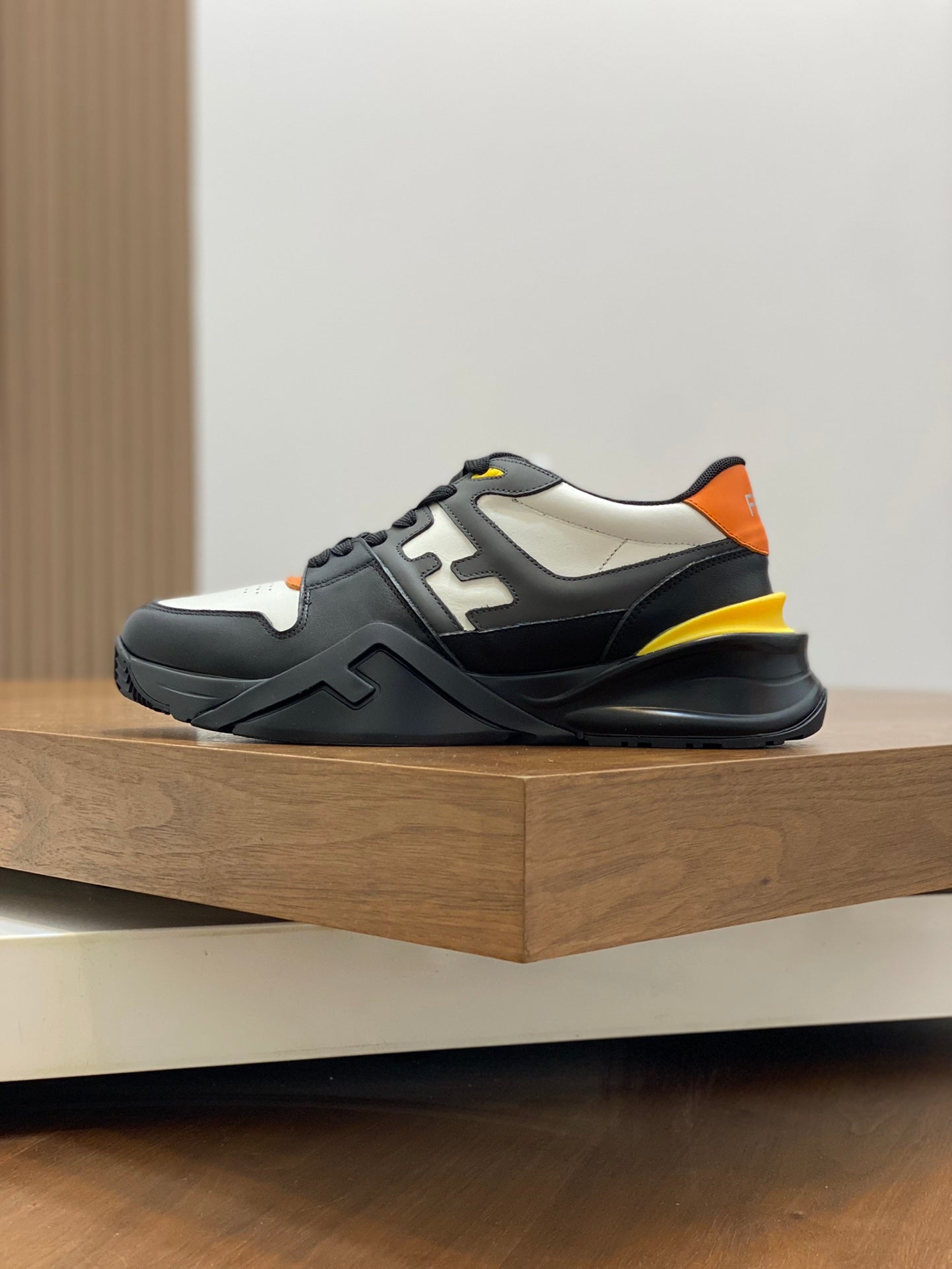 FENDI sneakers 164