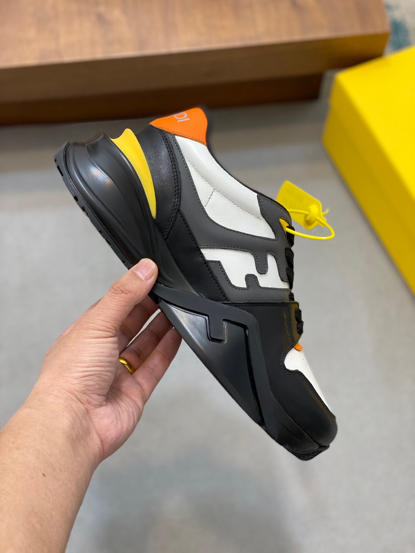 FENDI sneakers 164