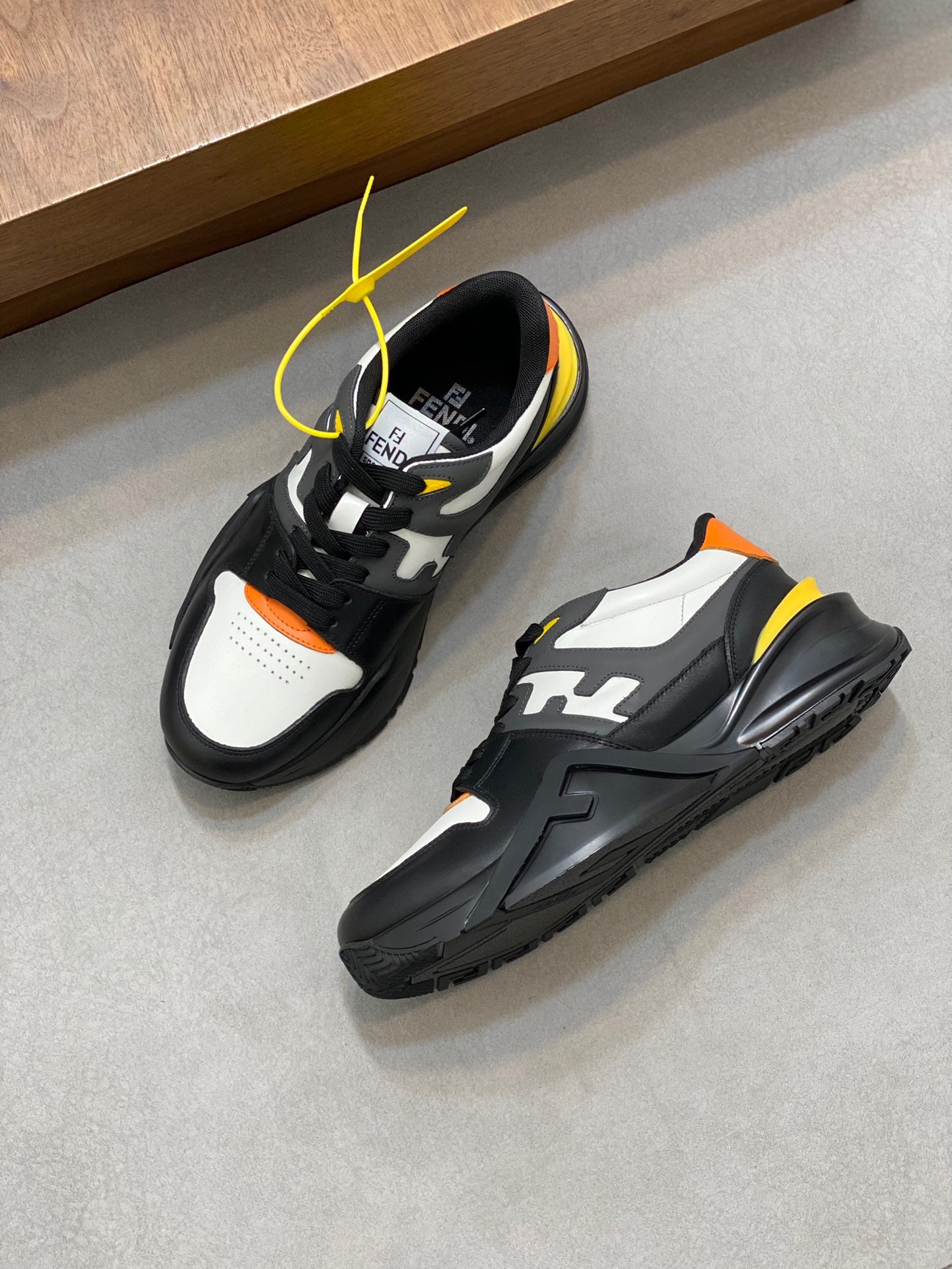 FENDI sneakers 164
